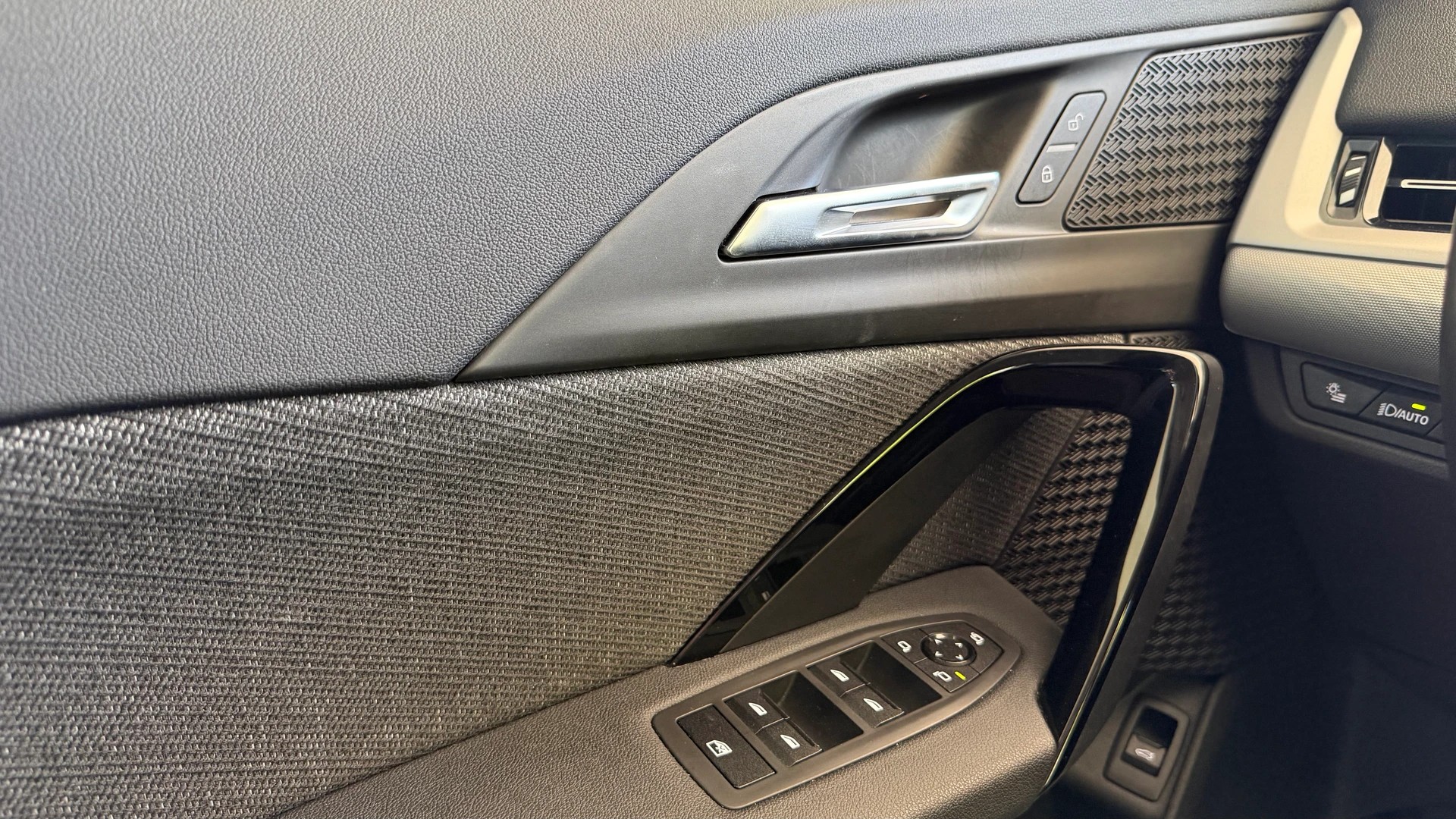 BMW X1 xDrive 20d 48V-image-14