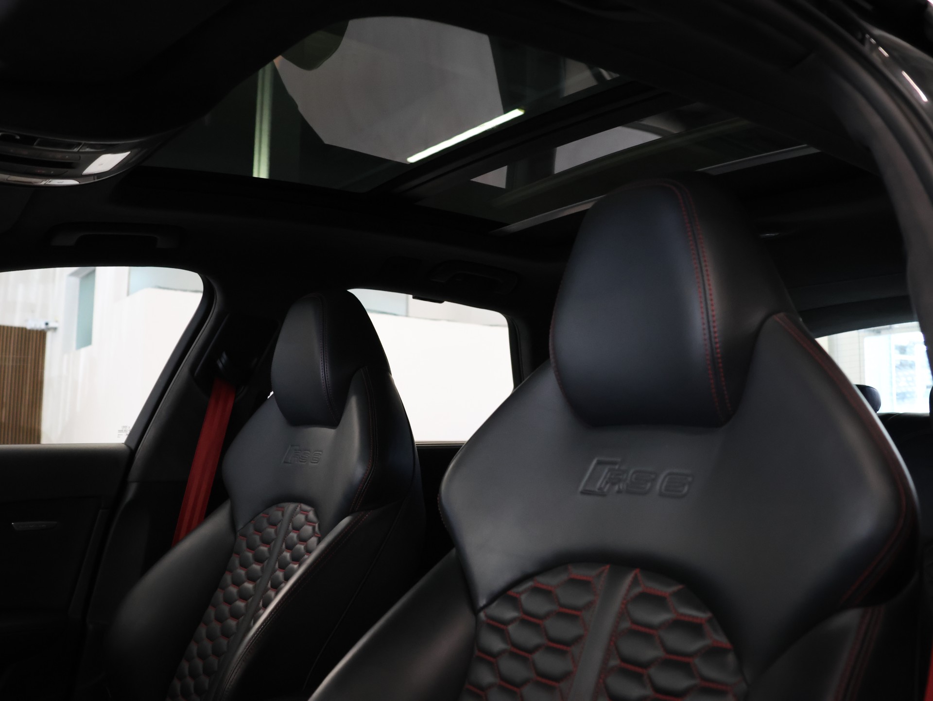 AUDI RS6 Avant 4.0 TFSI V8 performance quattro *DESIGN-PAKET CARBON*-image-16