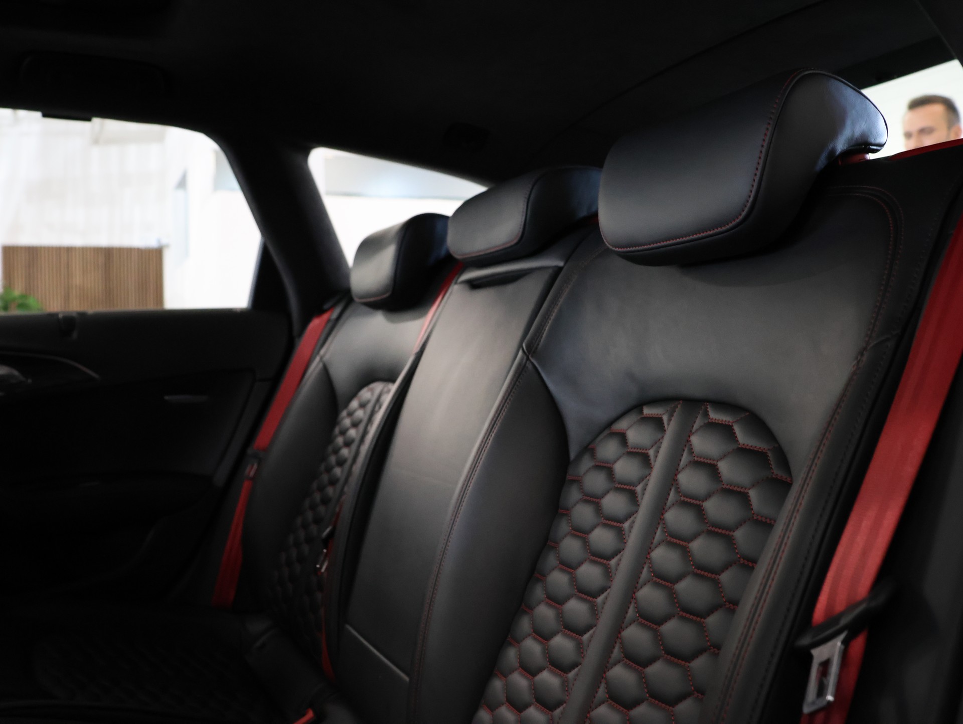 AUDI RS6 Avant 4.0 TFSI V8 performance quattro *DESIGN-PAKET CARBON*-image-35