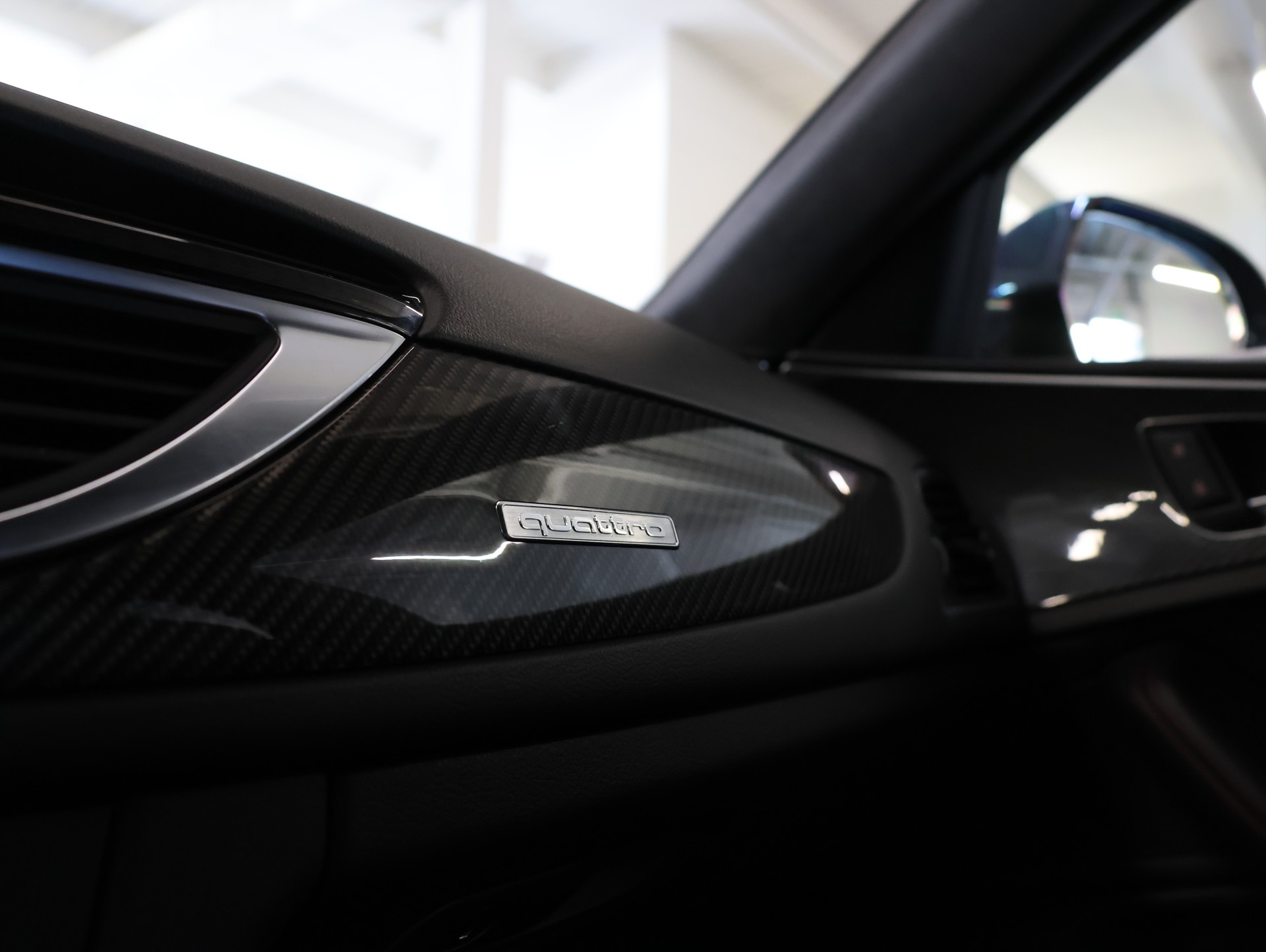 AUDI RS6 Avant 4.0 TFSI V8 performance quattro *DESIGN-PAKET CARBON*-image-31