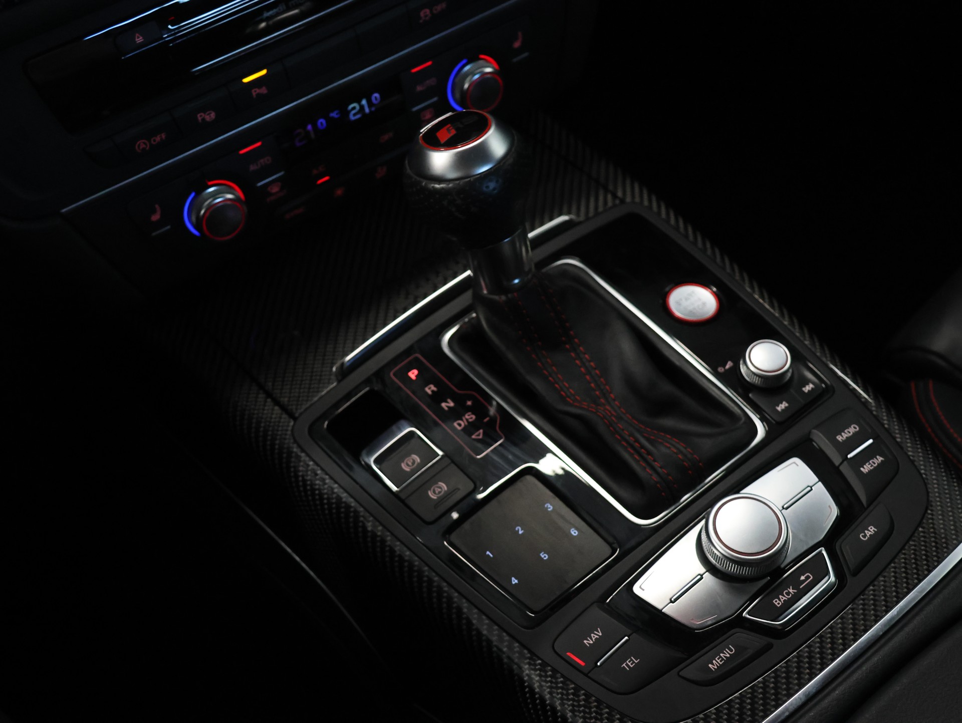 AUDI RS6 Avant 4.0 TFSI V8 performance quattro *DESIGN-PAKET CARBON*-image-28