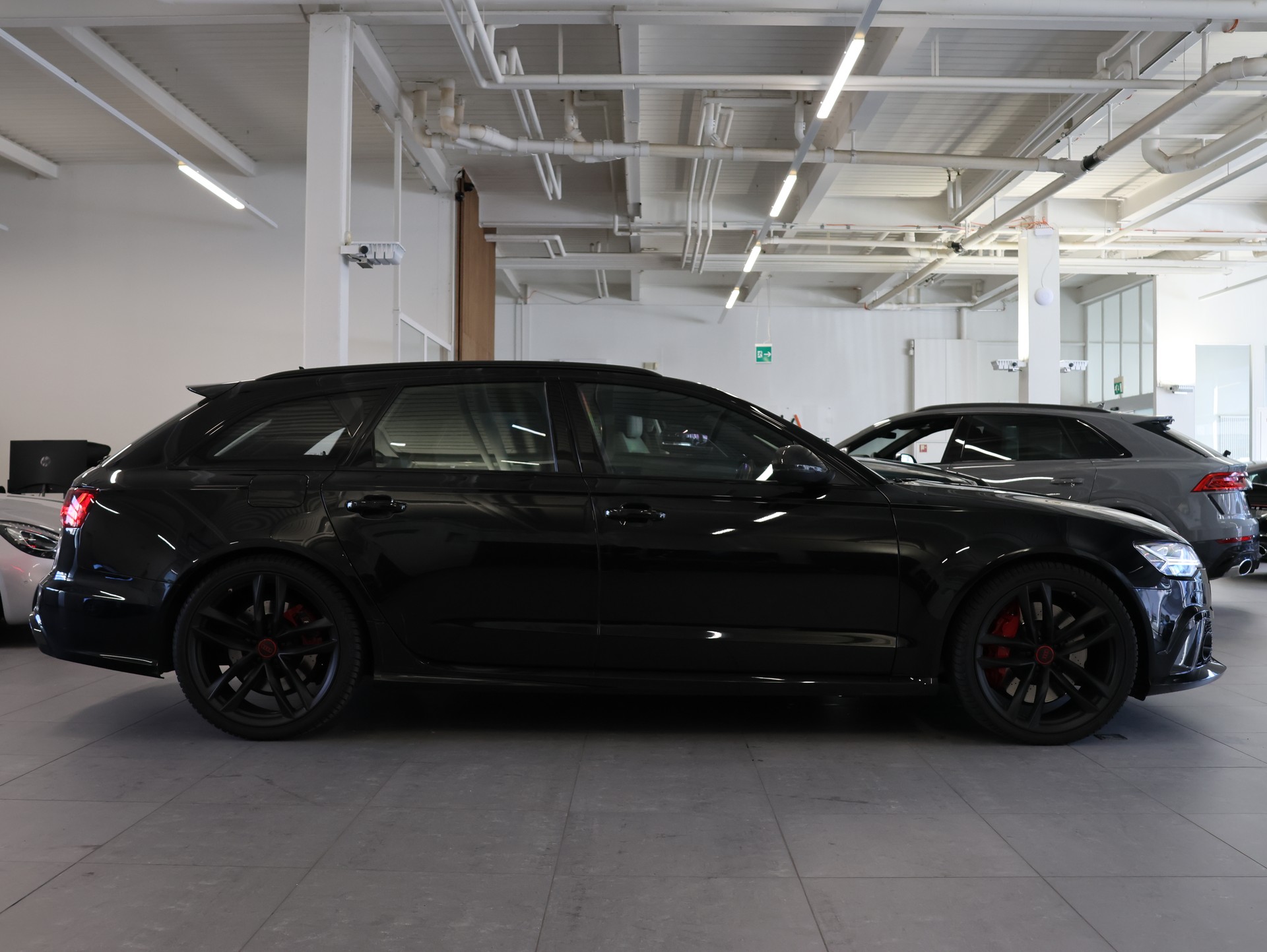 AUDI RS6 Avant 4.0 TFSI V8 performance quattro *DESIGN-PAKET CARBON*-image-9