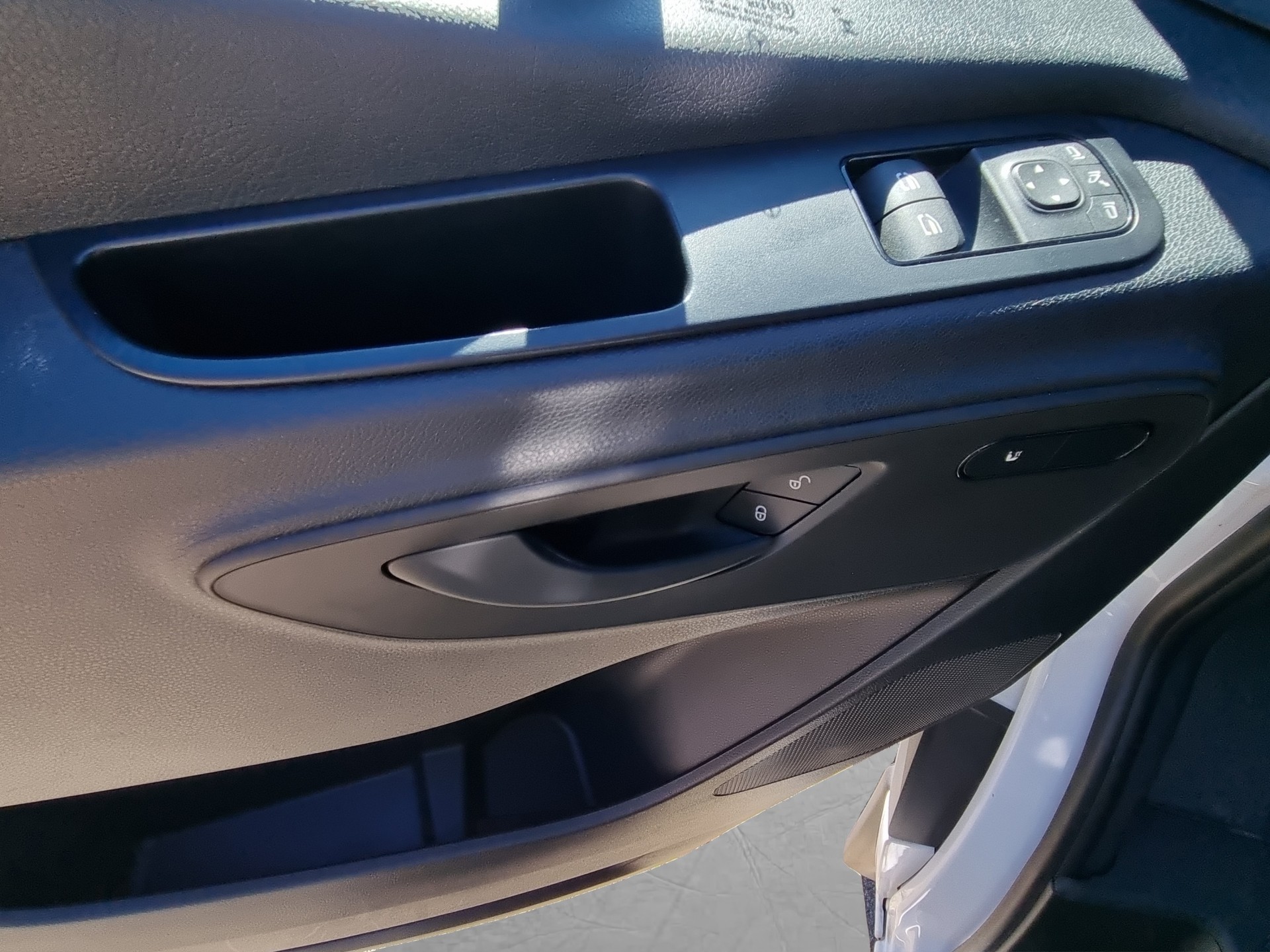 MERCEDES-BENZ eSprinter 320 56kWh StPro-image-11