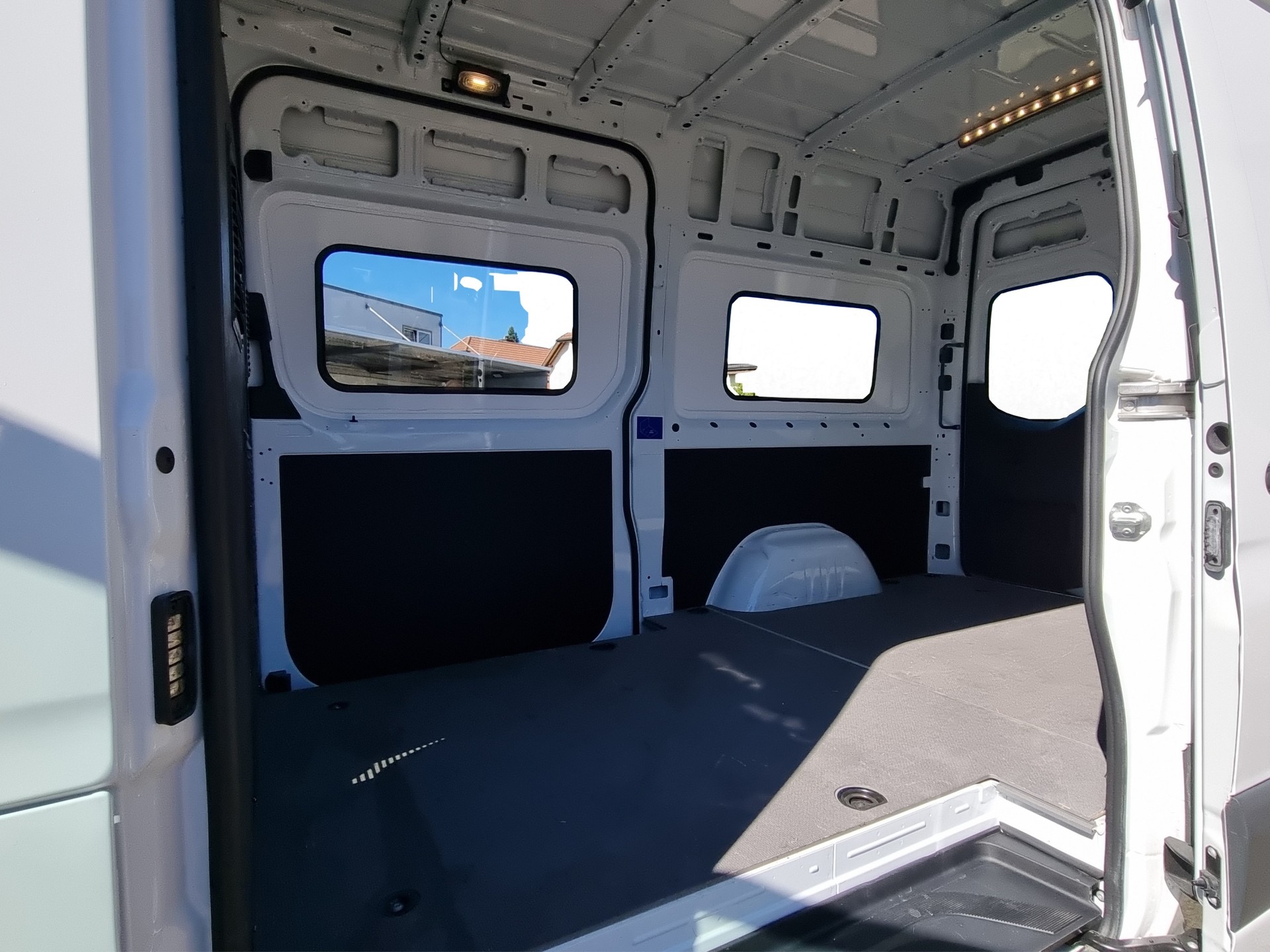 MERCEDES-BENZ eSprinter 320 56kWh StPro-image-6