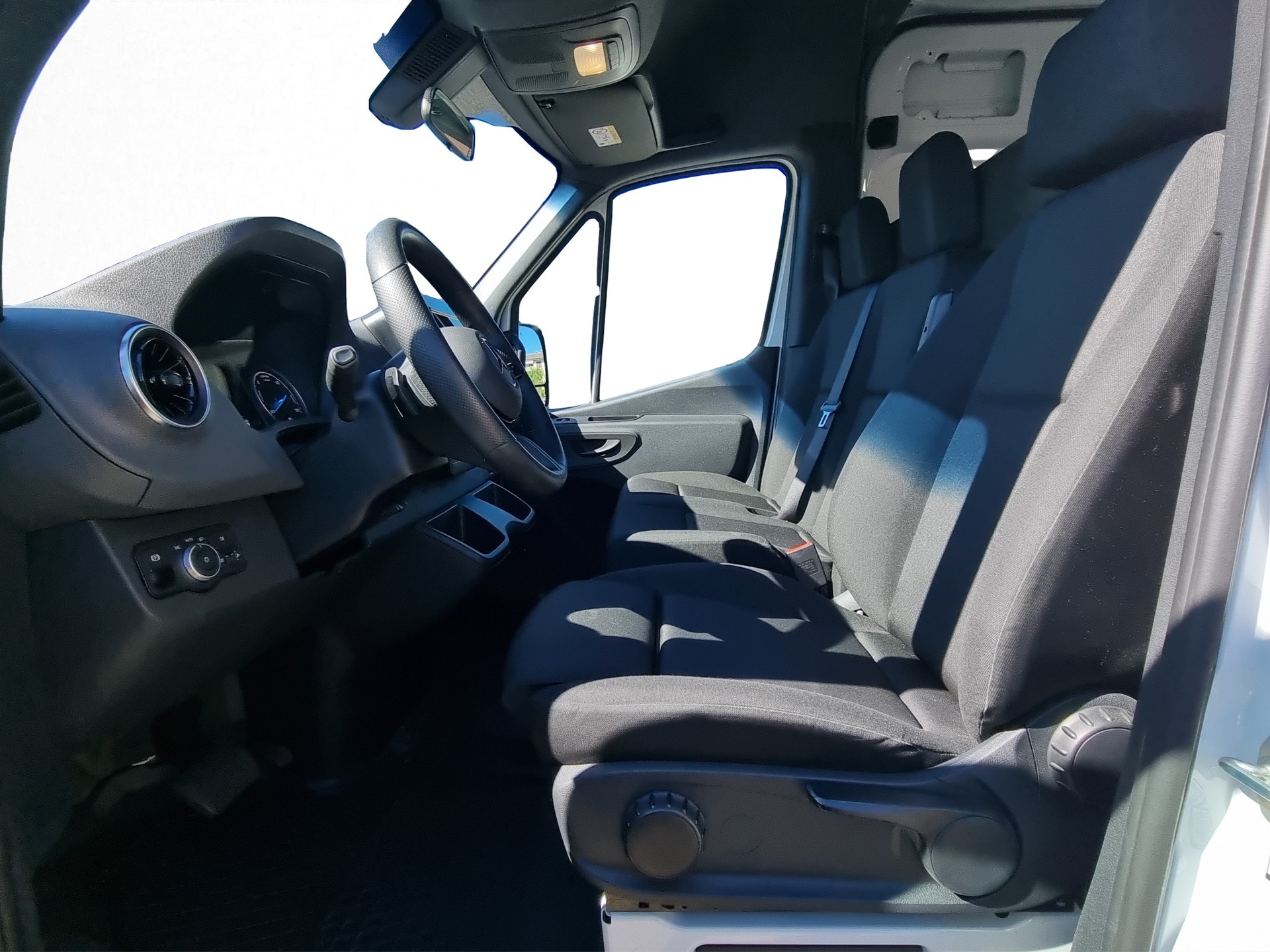 MERCEDES-BENZ eSprinter 320 56kWh StPro-image-5