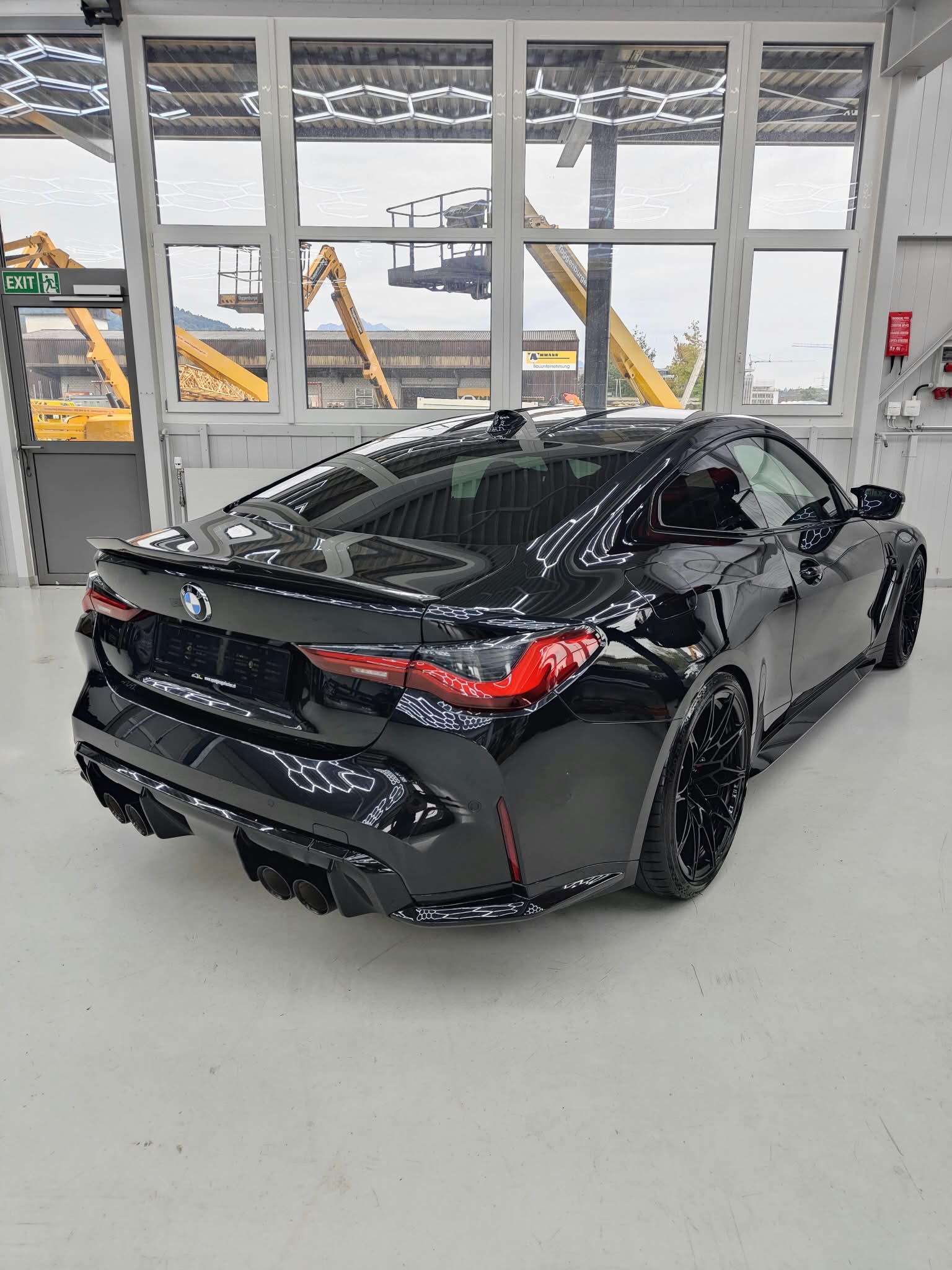 BMW M4 Coupé Competition M xDrive-image-6