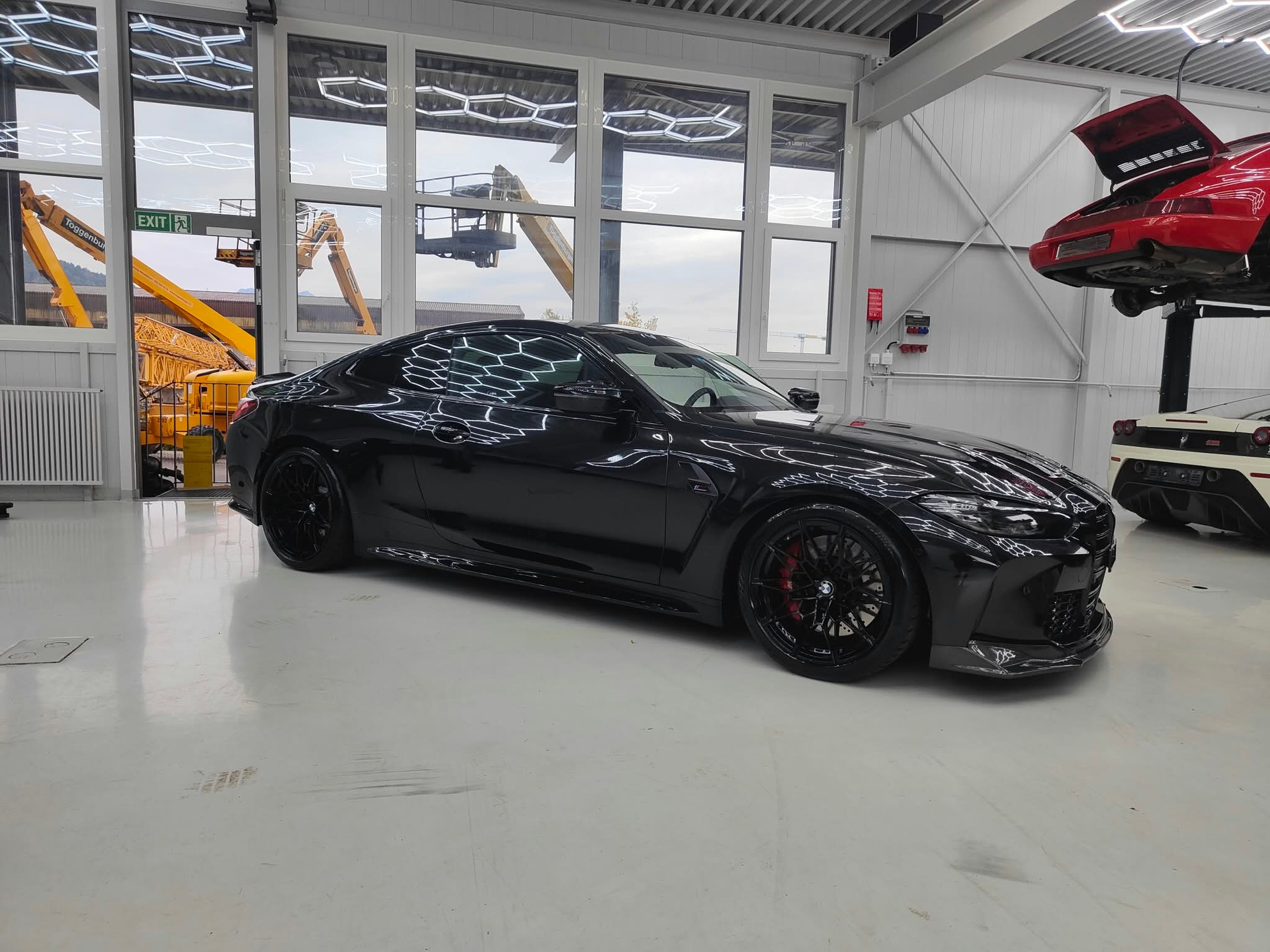 BMW M4 Coupé Competition M xDrive-image-2