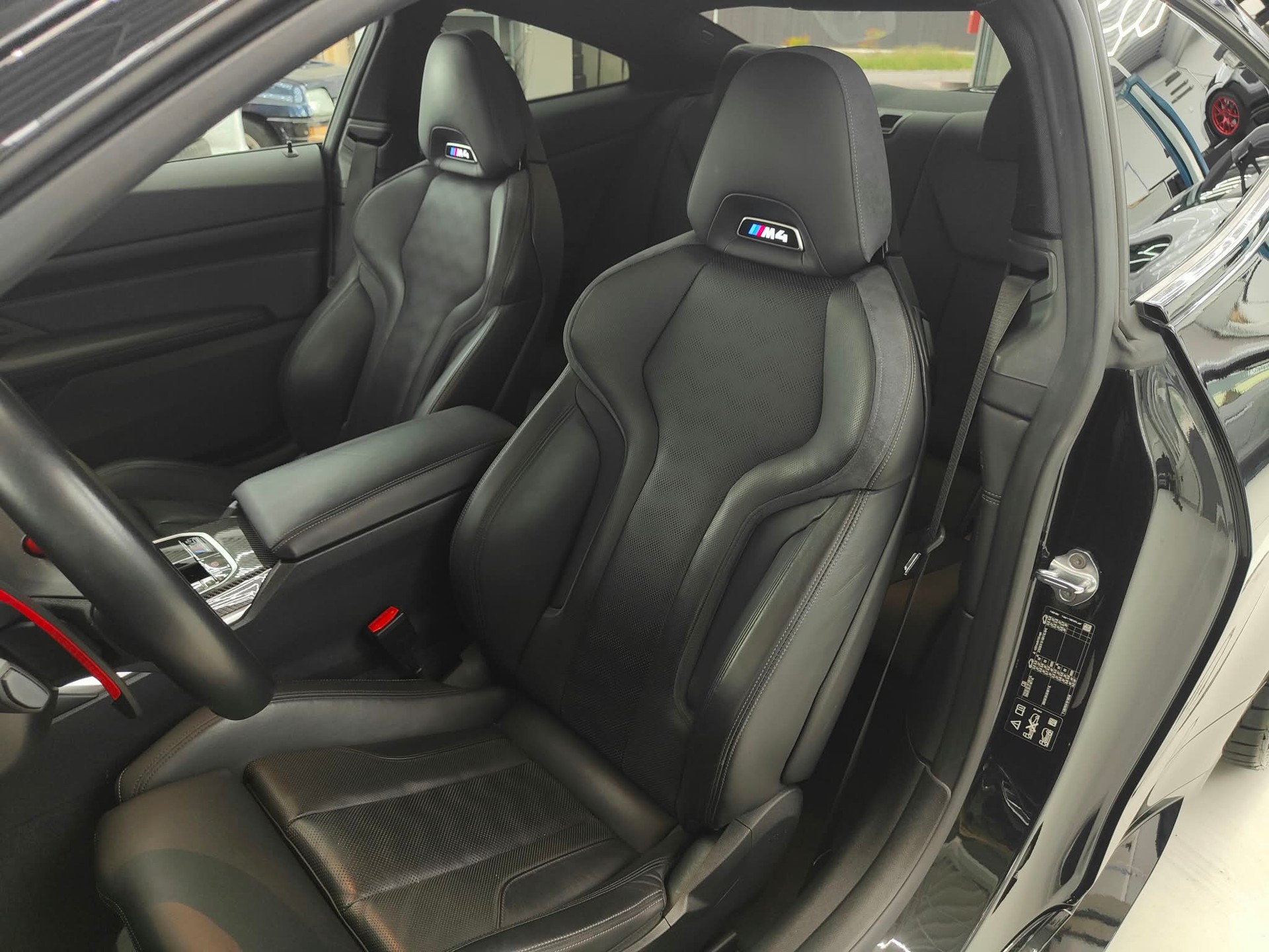 BMW M4 Coupé Competition M xDrive-image-12