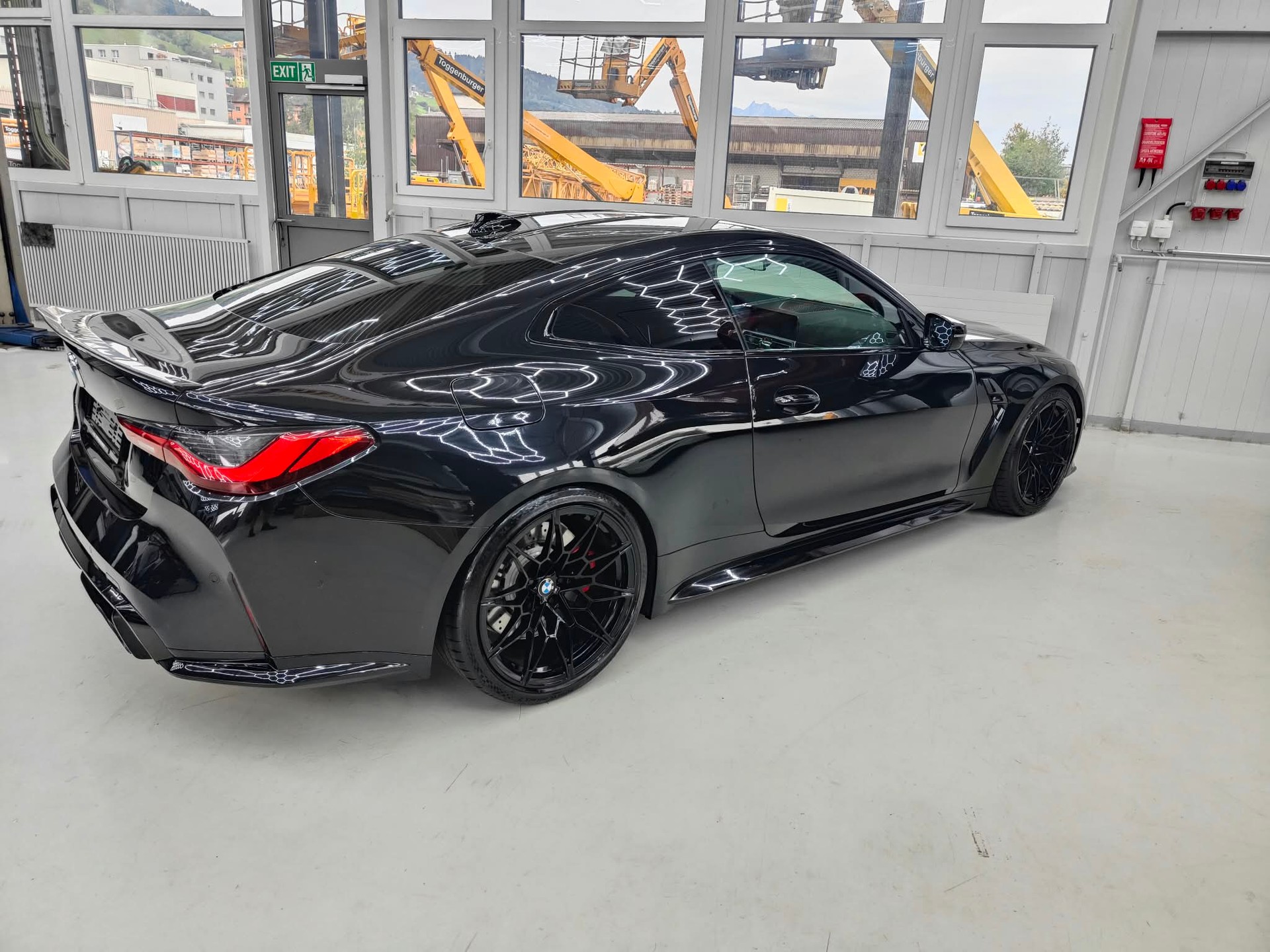 BMW M4 Coupé Competition M xDrive-image-7