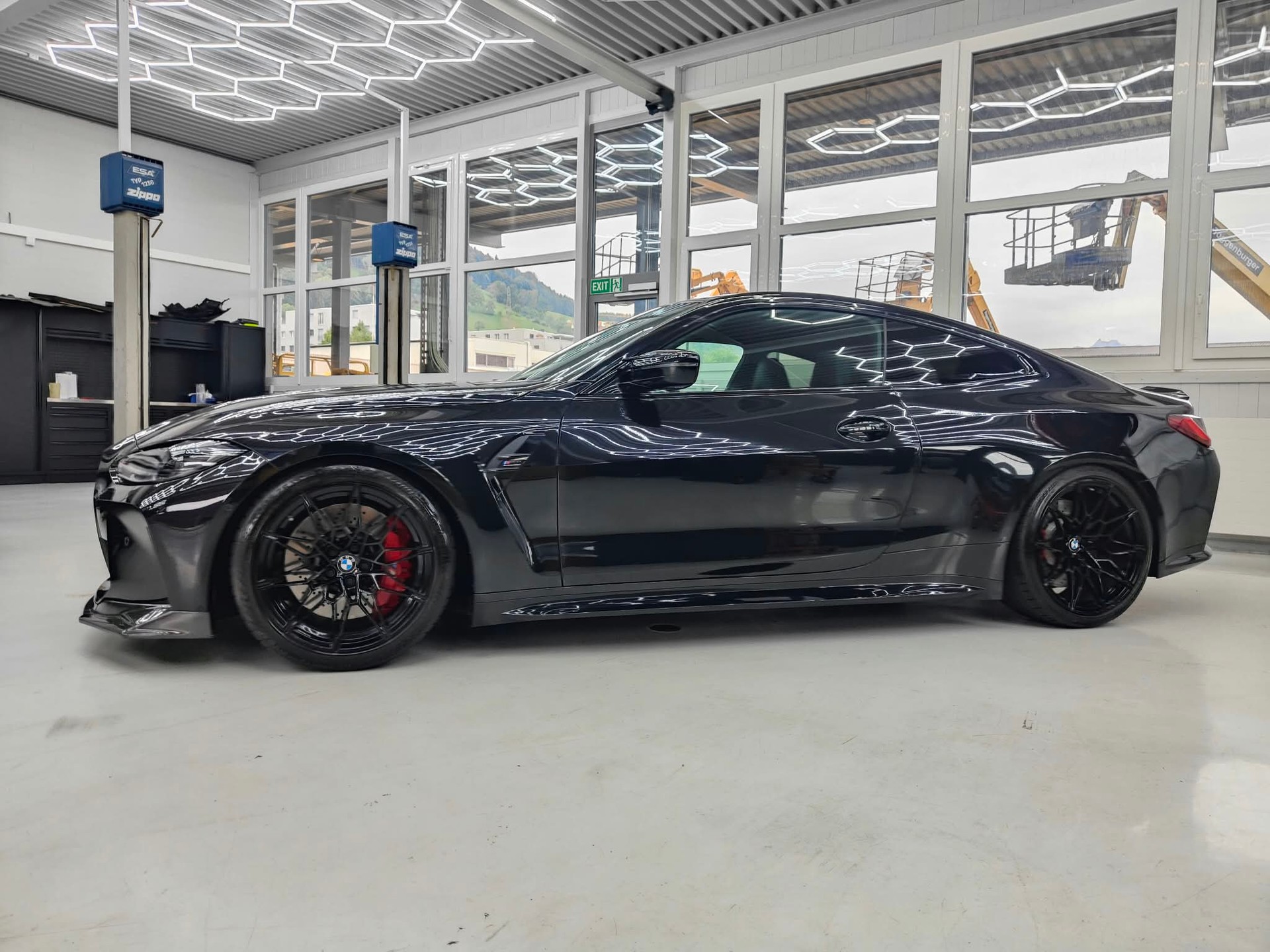 BMW M4 Coupé Competition M xDrive-image-3