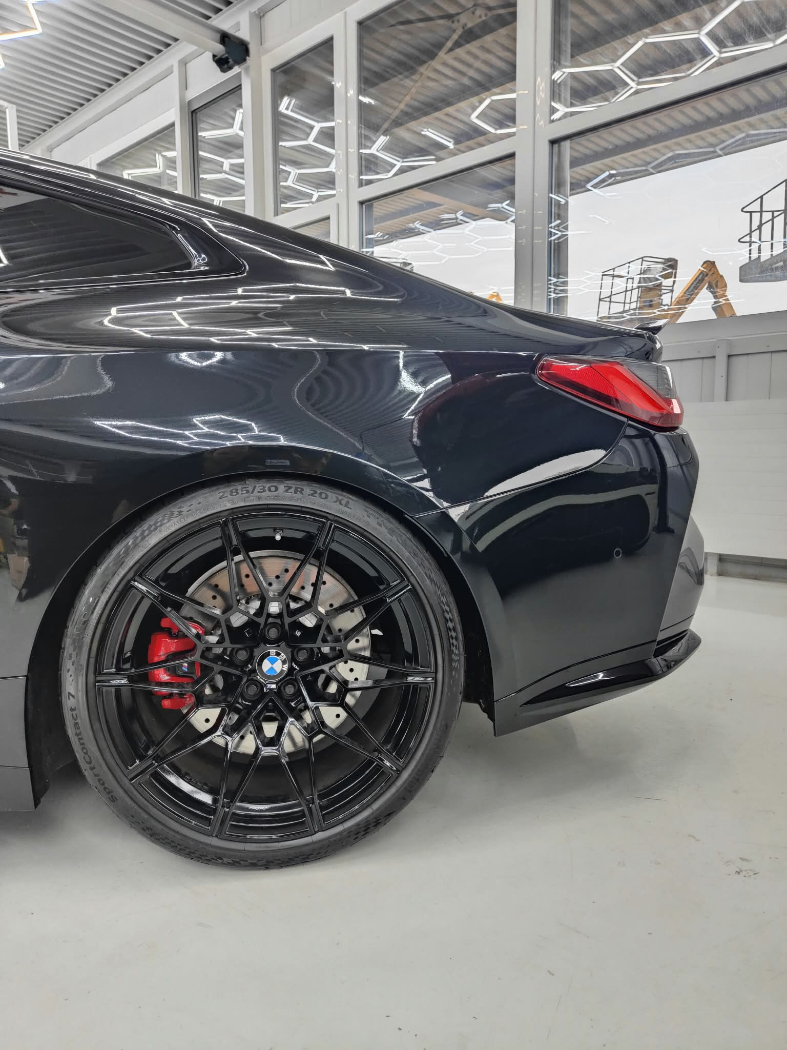 BMW M4 Coupé Competition M xDrive-image-9