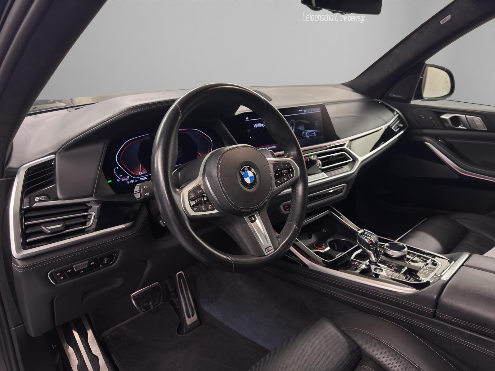 BMW X7 M50i-image-10
