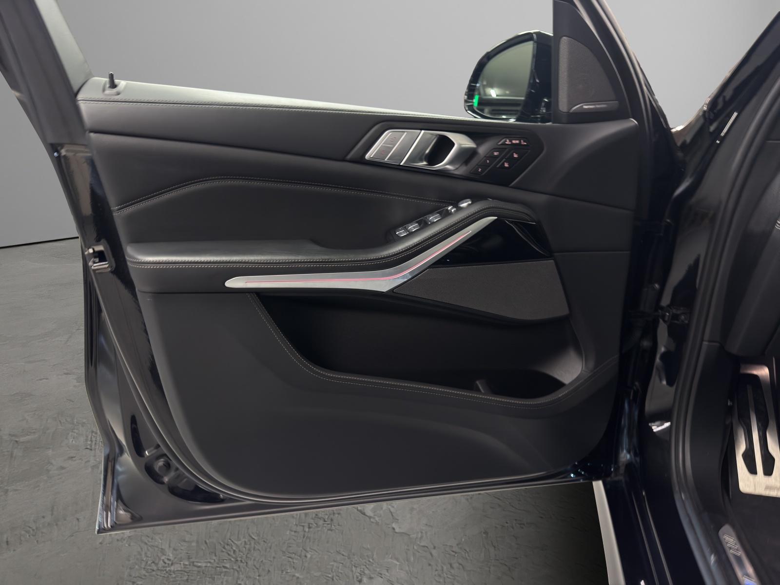 BMW X7 M50i-image-11