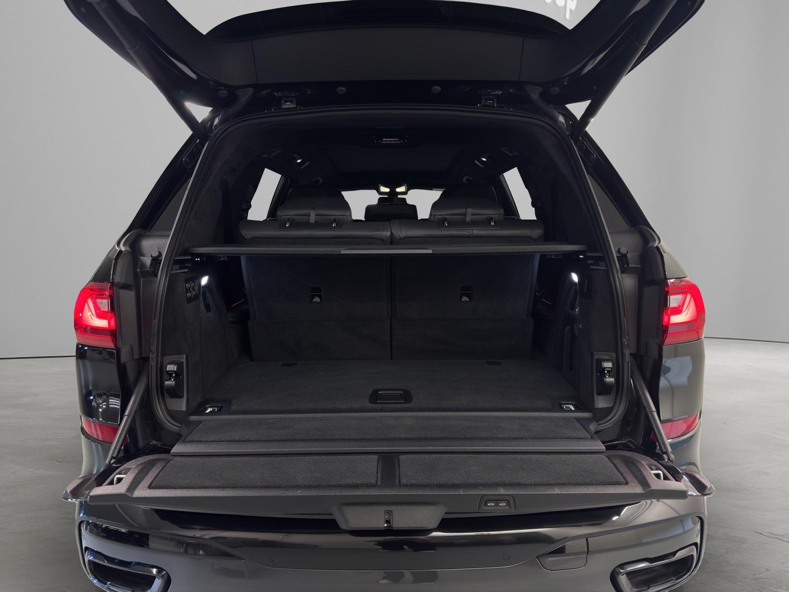 BMW X7 M50i-image-8