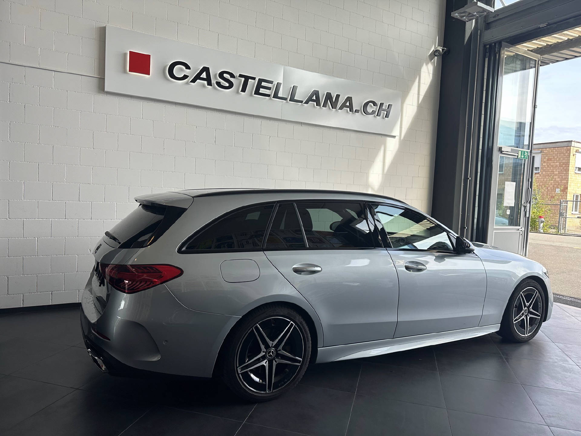 MERCEDES-BENZ C 220 d AMG Line Kombi-image-2