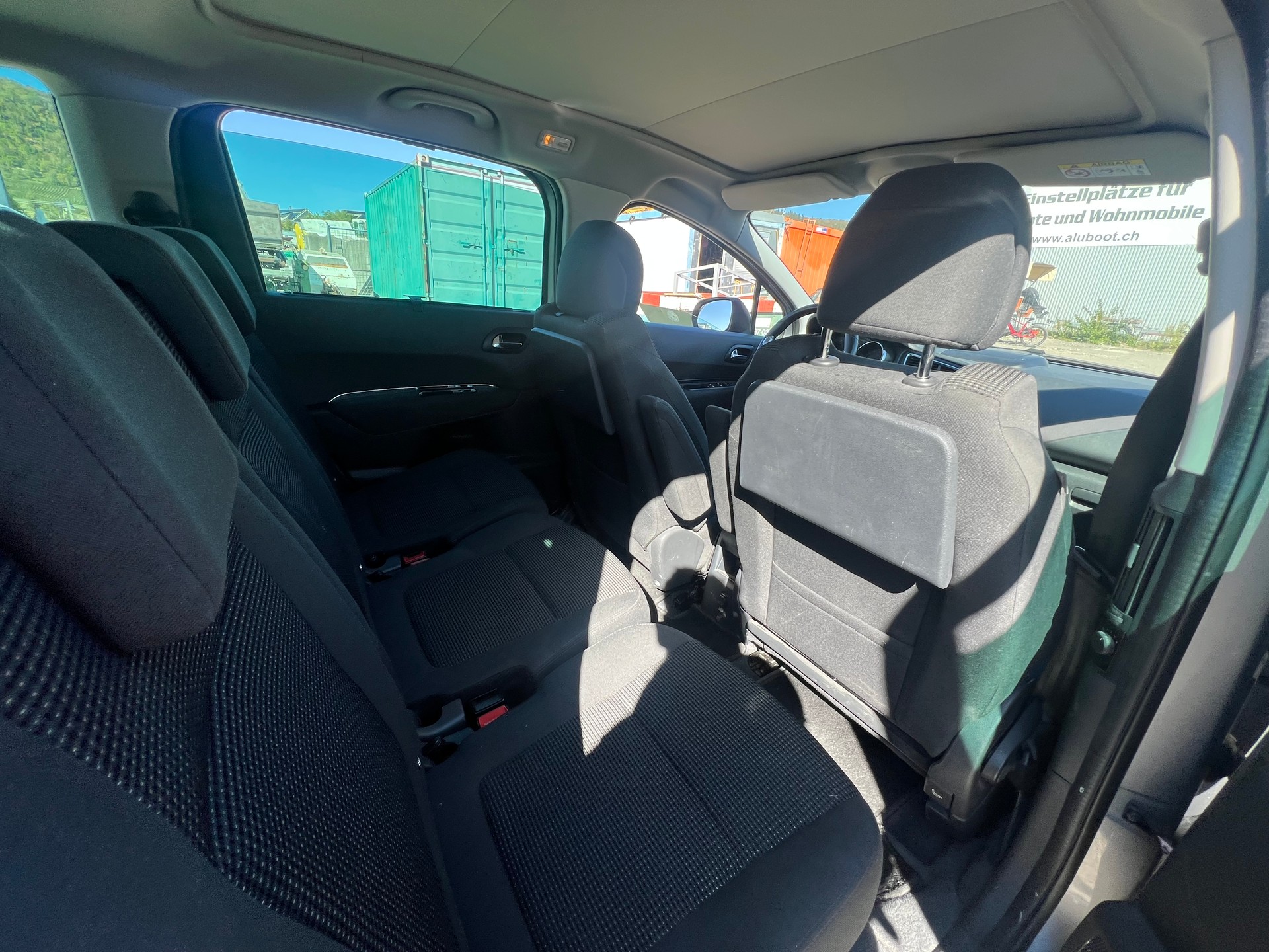 PEUGEOT 5008 1.6 THP Allure Tiptronic-image-11