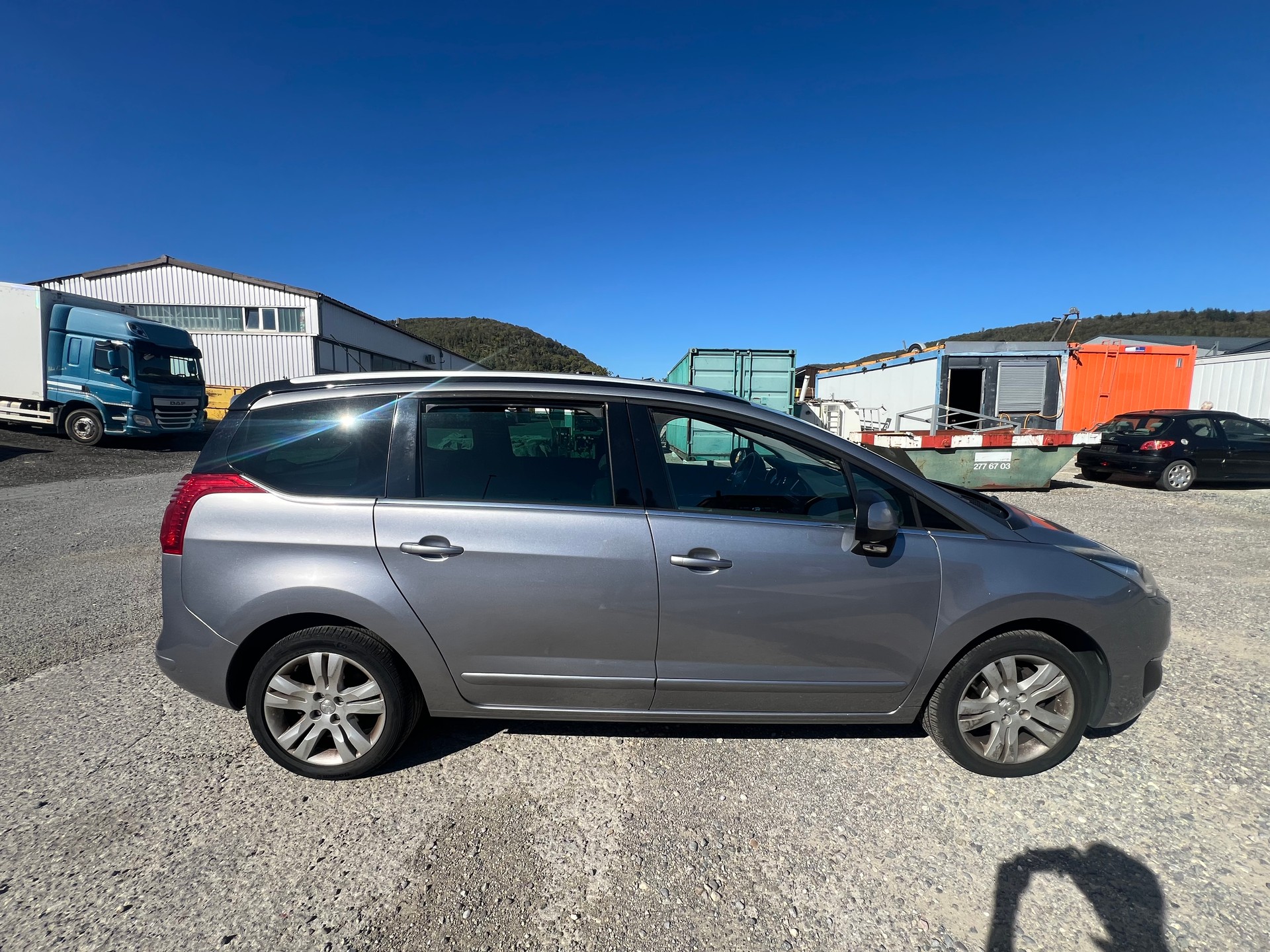 PEUGEOT 5008 1.6 THP Allure Tiptronic-image-3