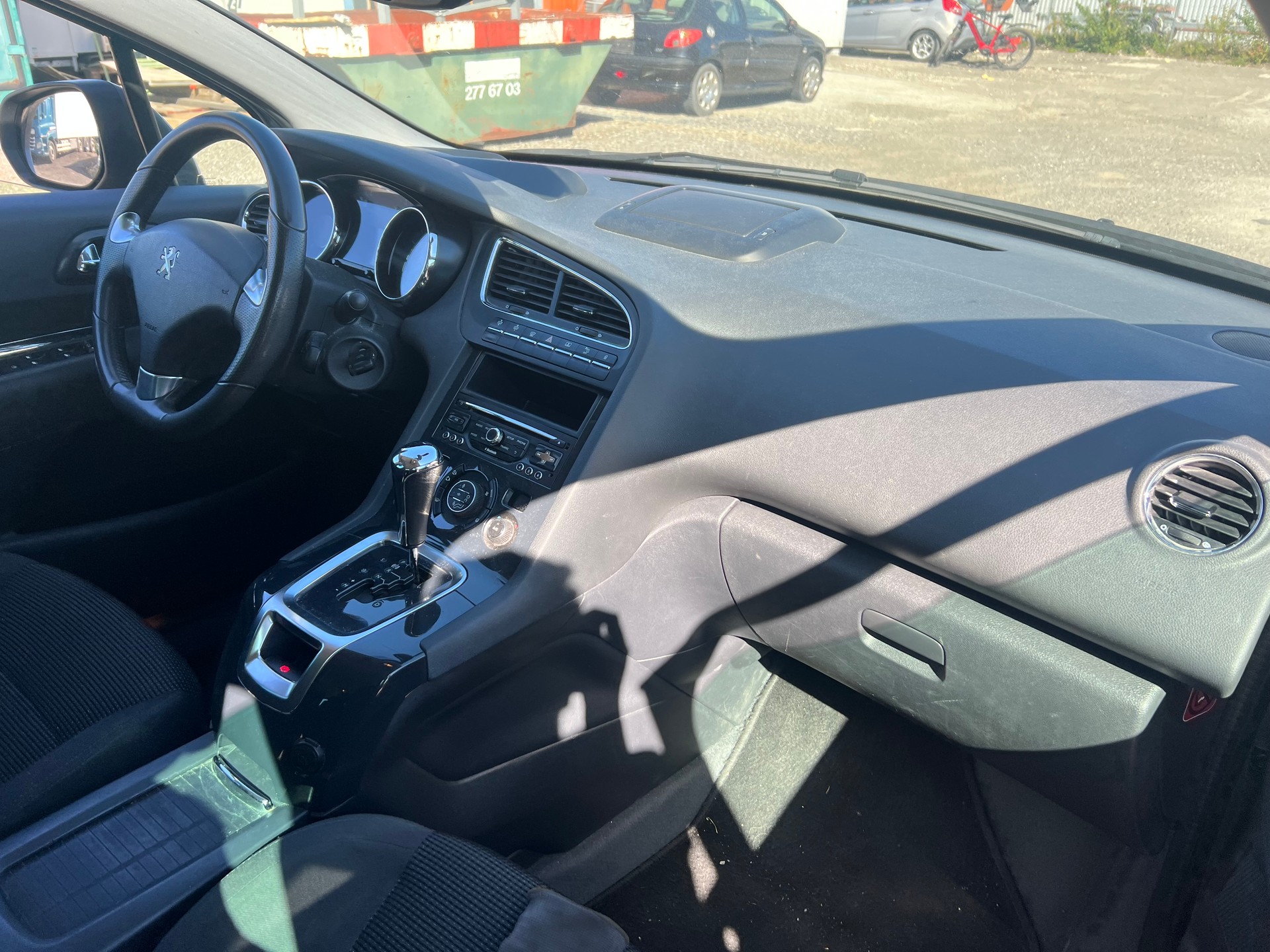 PEUGEOT 5008 1.6 THP Allure Tiptronic-image-10