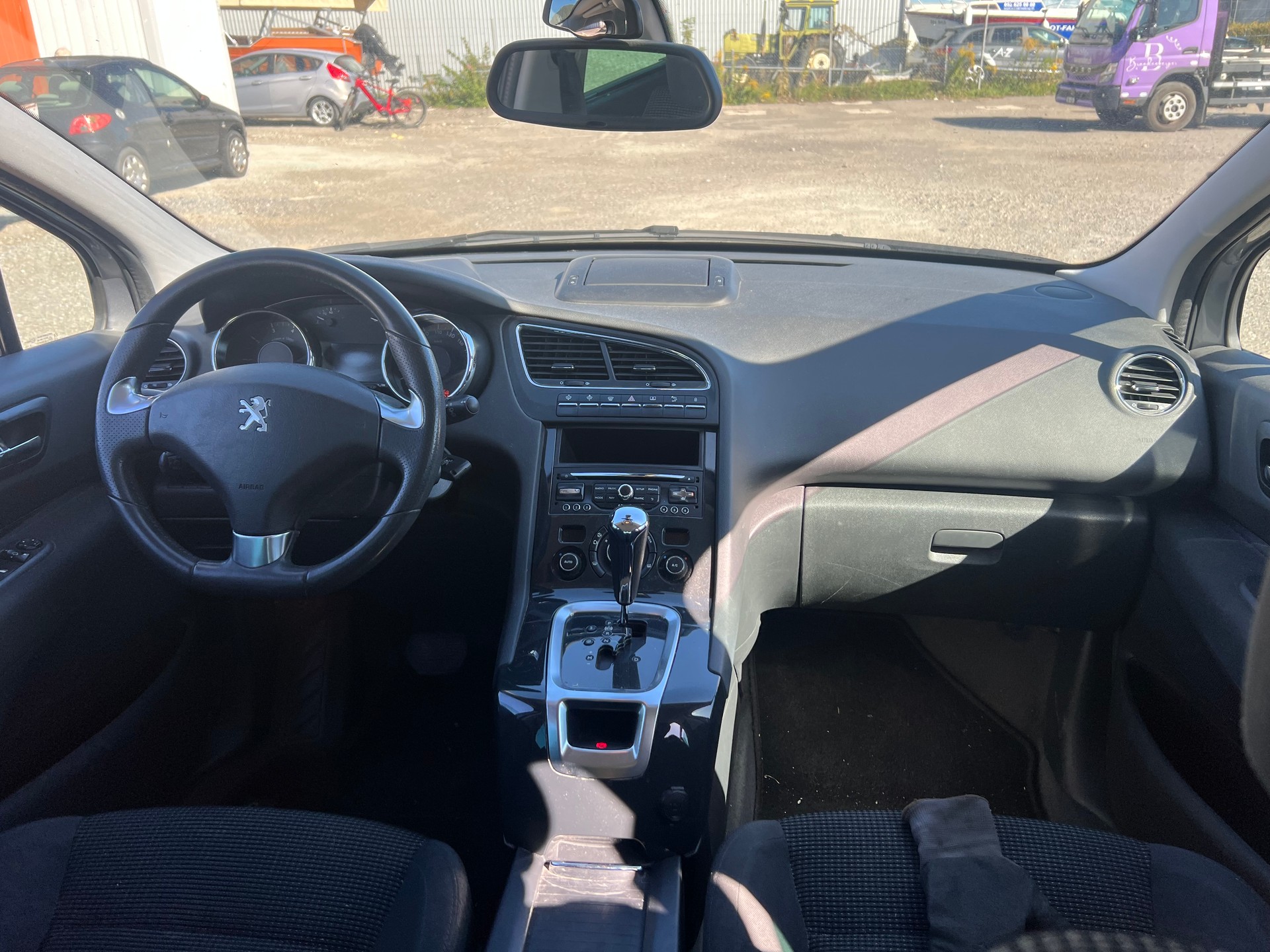 PEUGEOT 5008 1.6 THP Allure Tiptronic-image-9