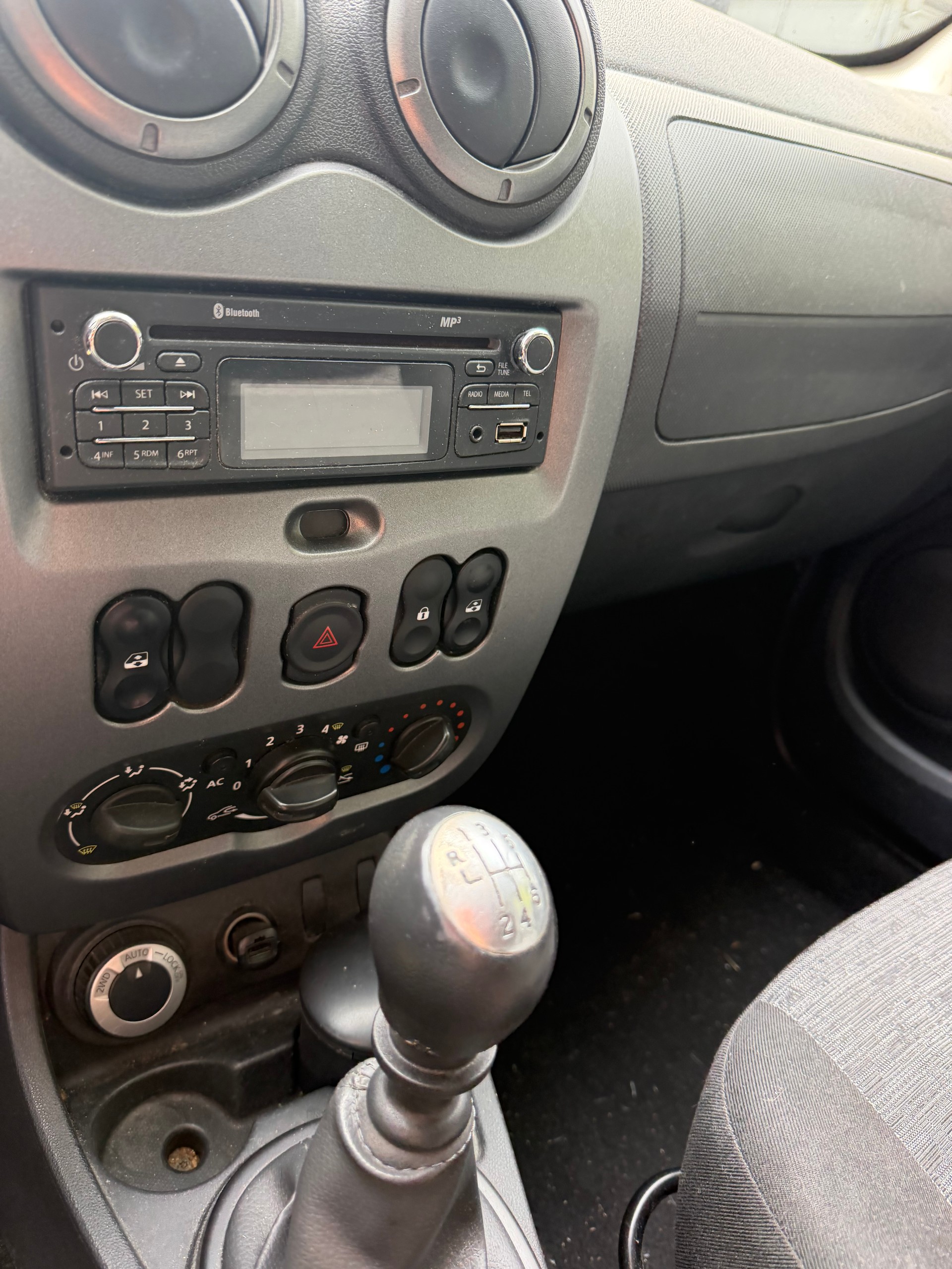 DACIA Duster 1.6 Lauréate 4x4-image-10