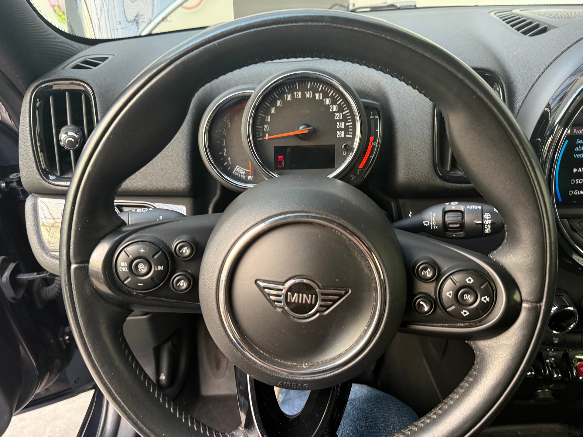 MINI Countryman Cooper D ALL4-image-9