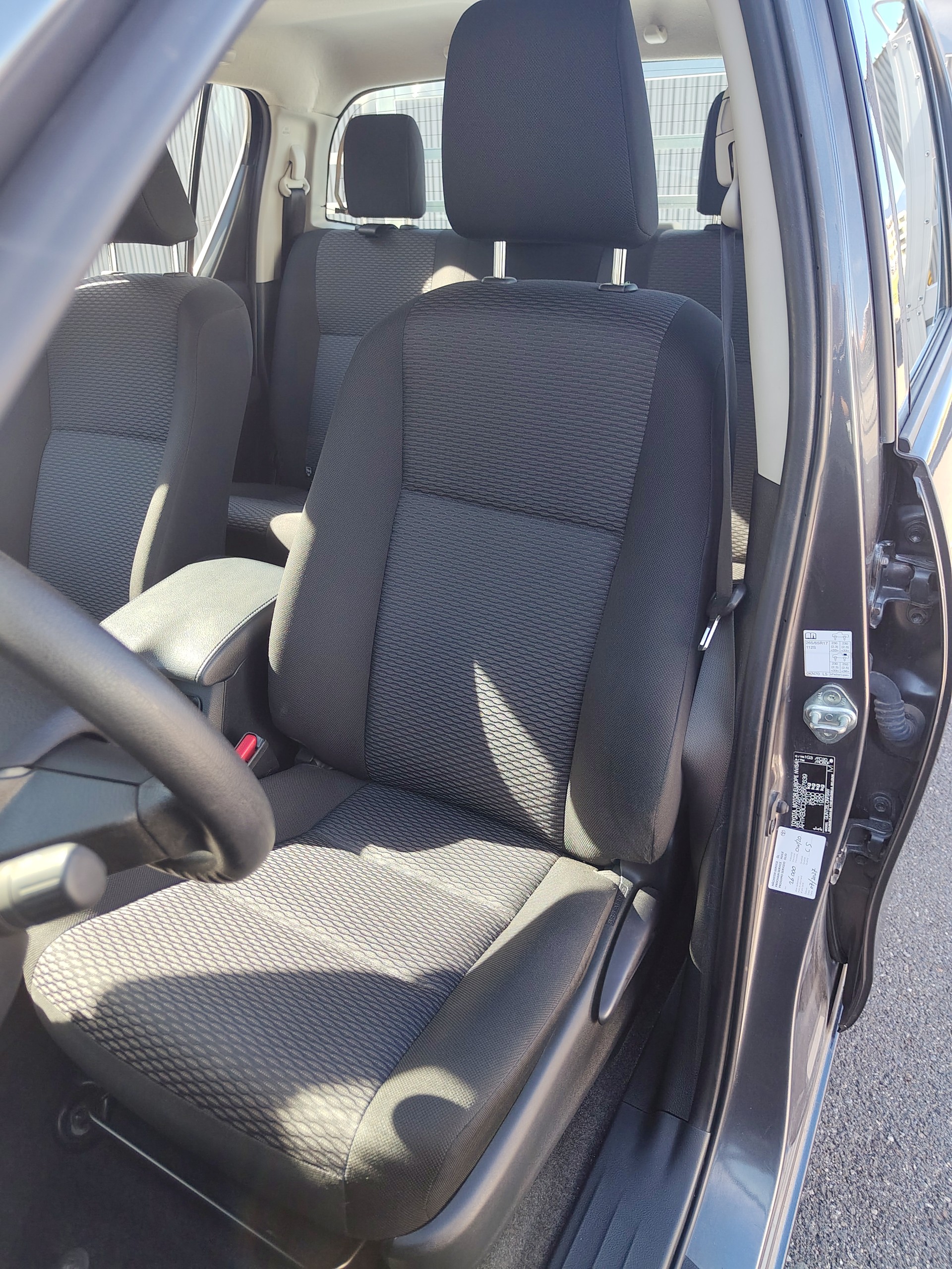 TOYOTA Hilux 2.4D-4D Comfort Double Cab 4x4-image-4