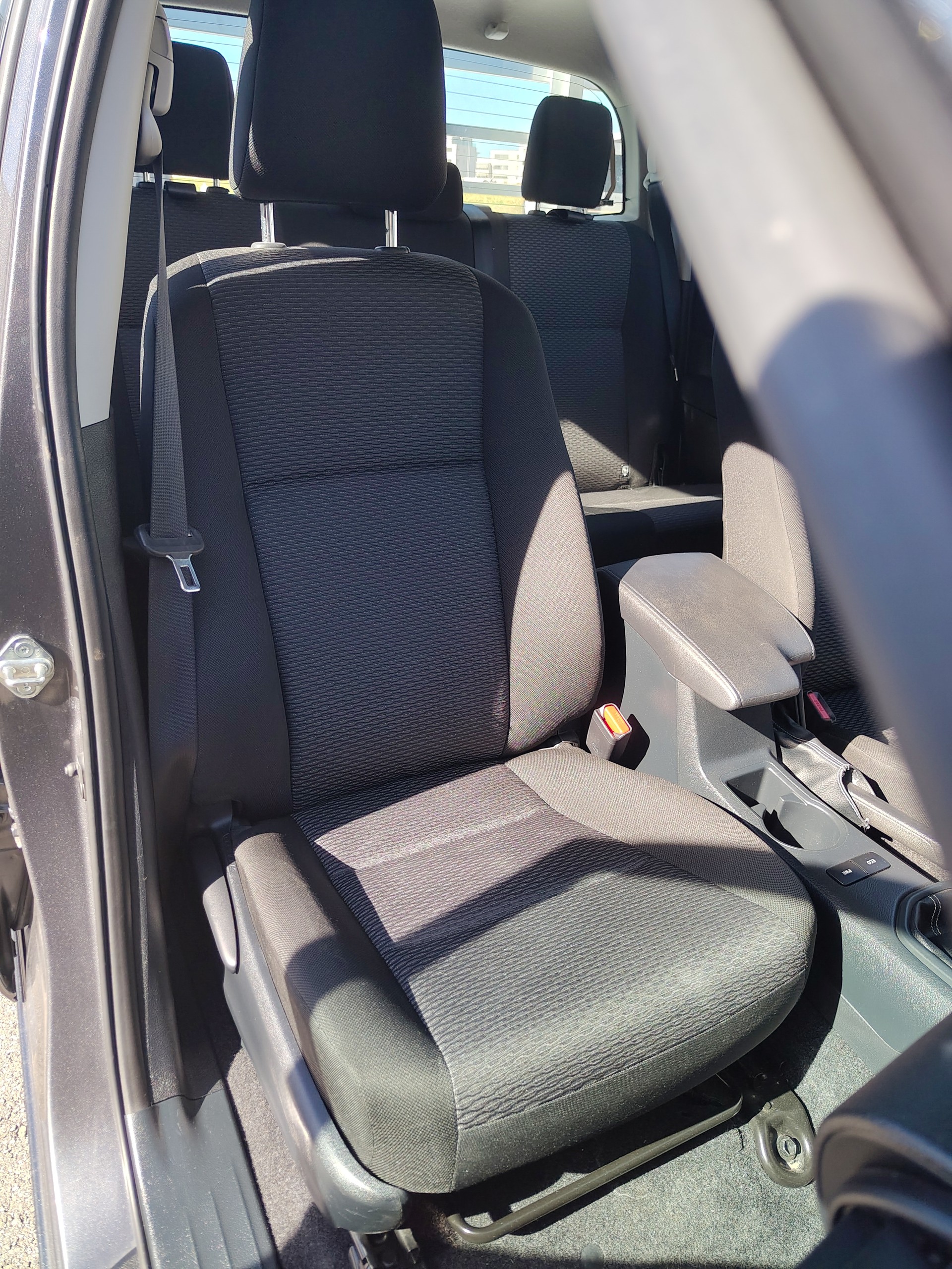 TOYOTA Hilux 2.4D-4D Comfort Double Cab 4x4-image-7