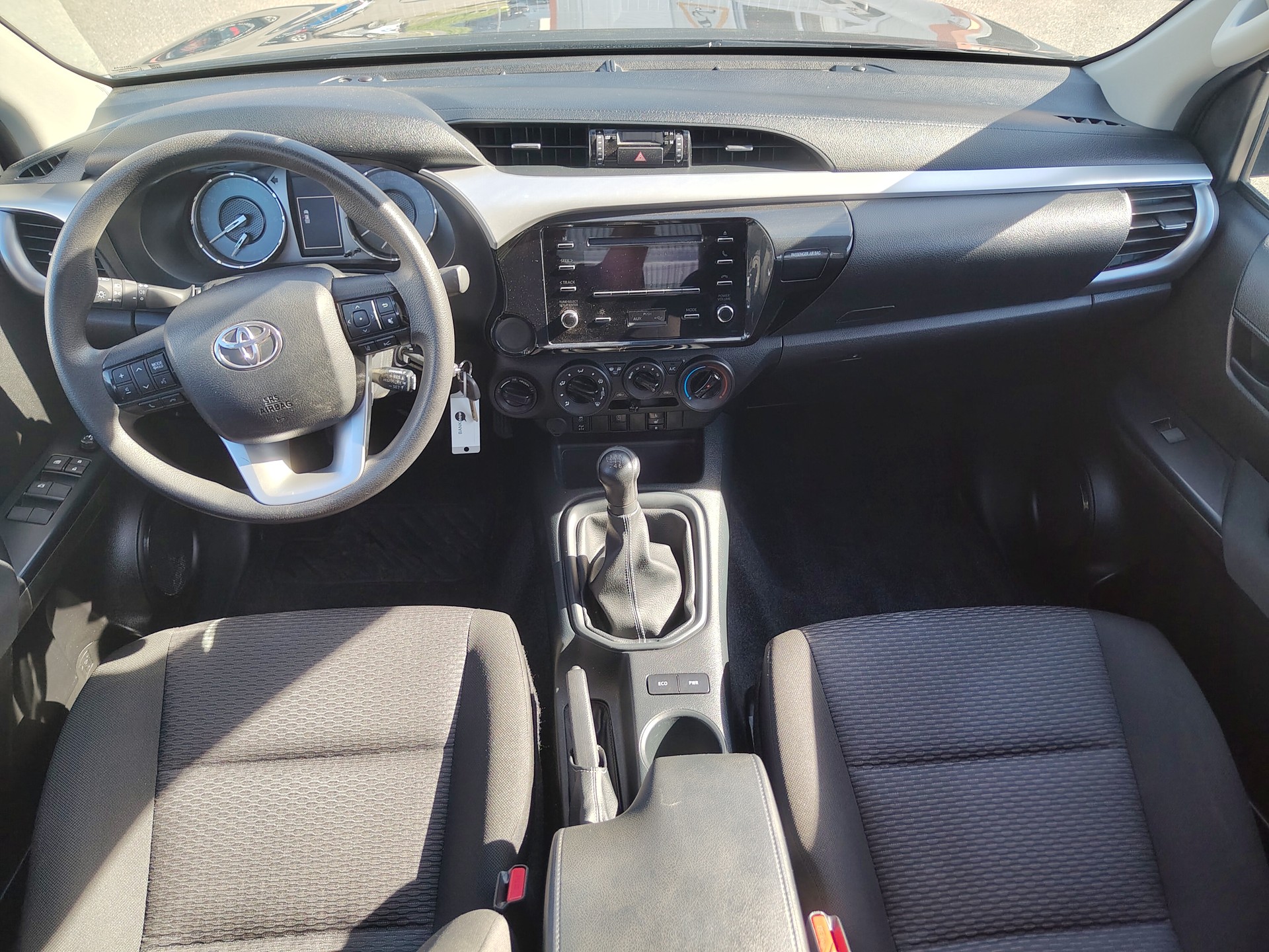 TOYOTA Hilux 2.4D-4D Comfort Double Cab 4x4-image-11