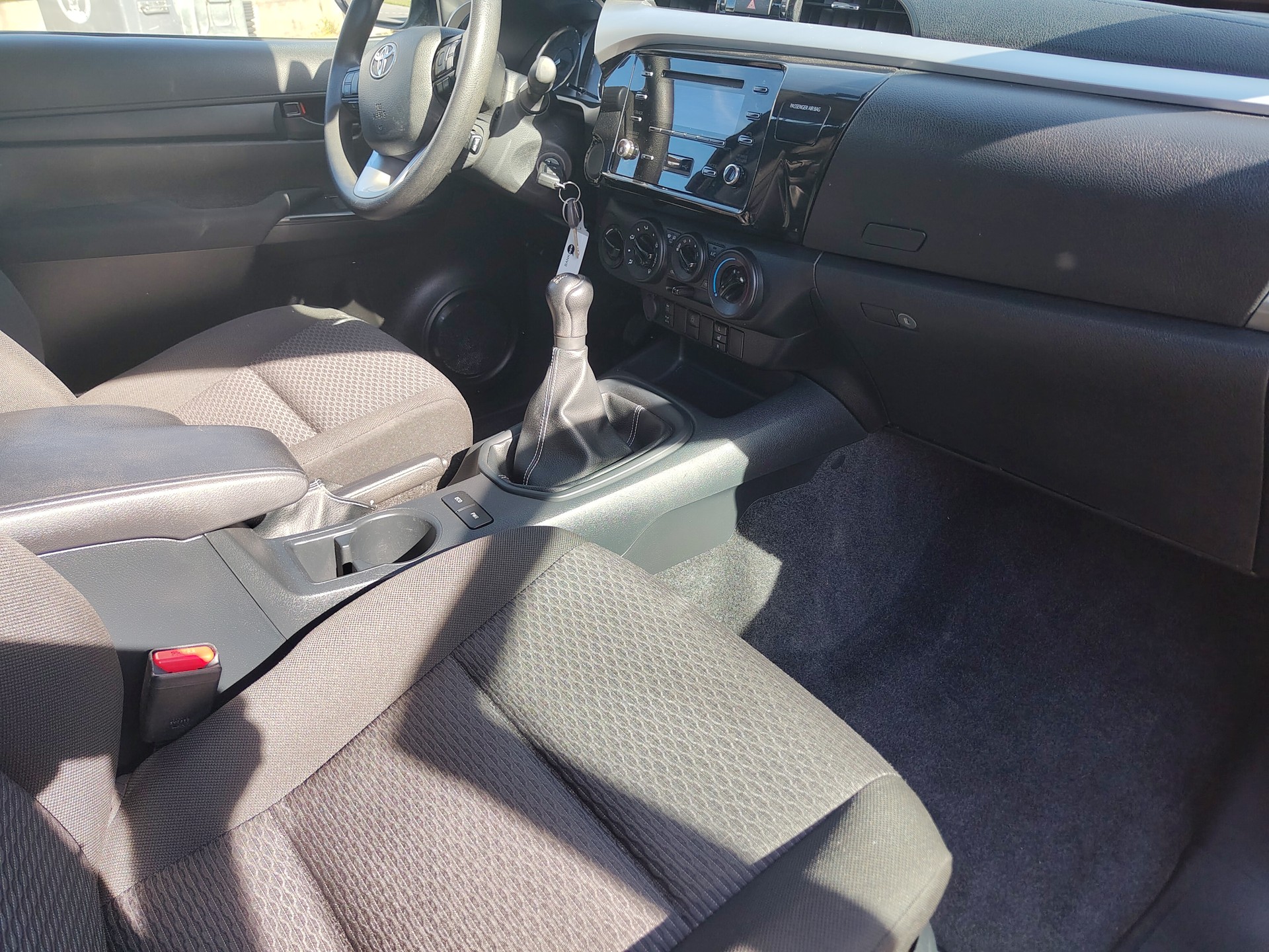 TOYOTA Hilux 2.4D-4D Comfort Double Cab 4x4-image-6