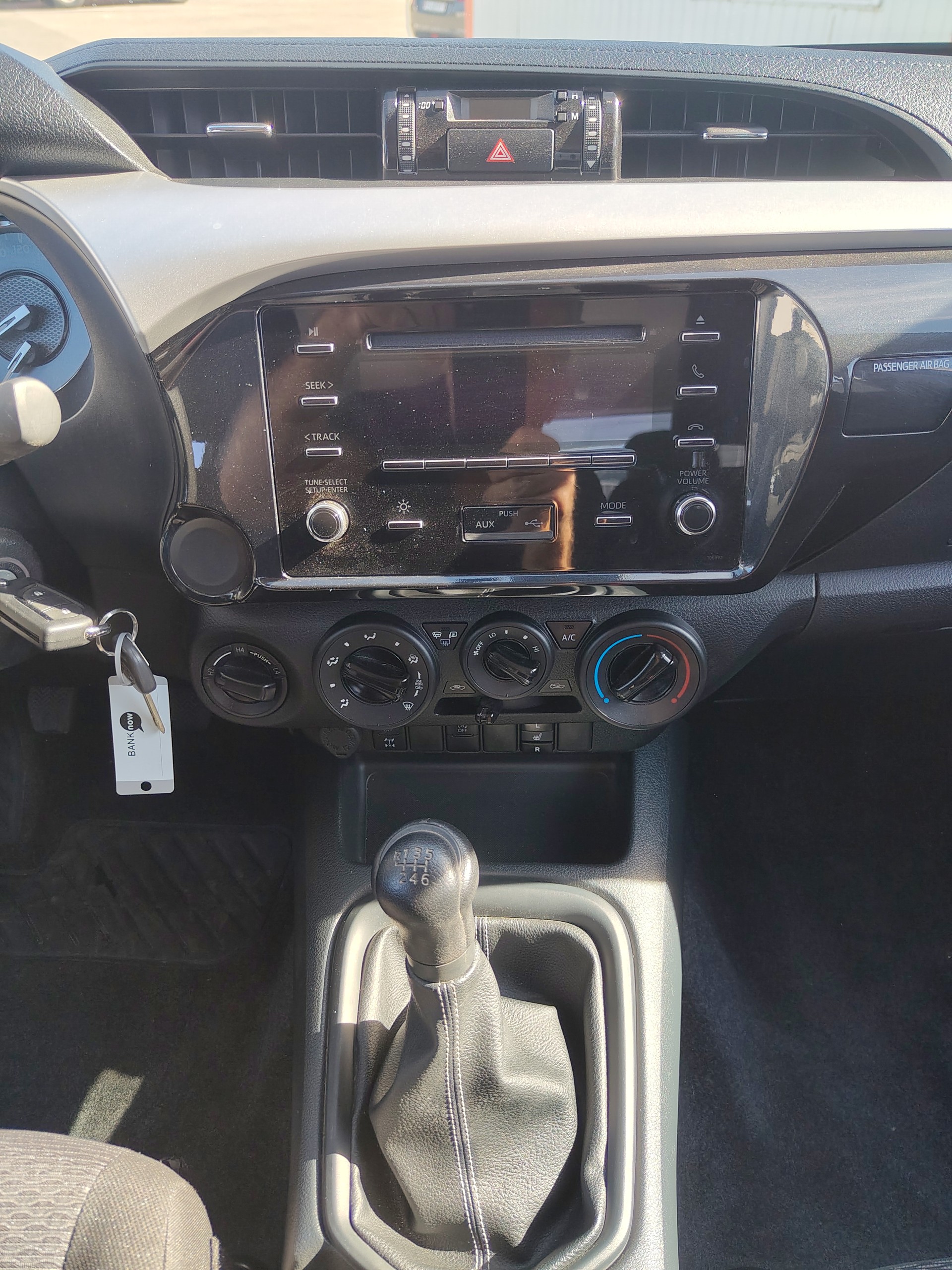 TOYOTA Hilux 2.4D-4D Comfort Double Cab 4x4-image-10