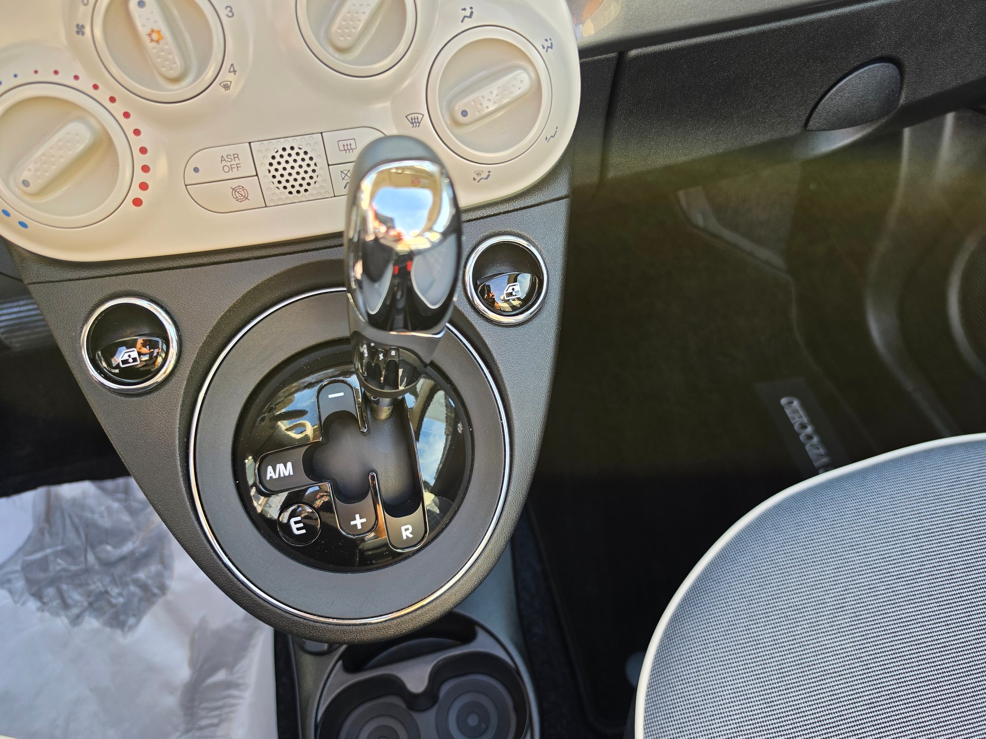 FIAT 500C 1.2 Lounge Dualogic-image-34
