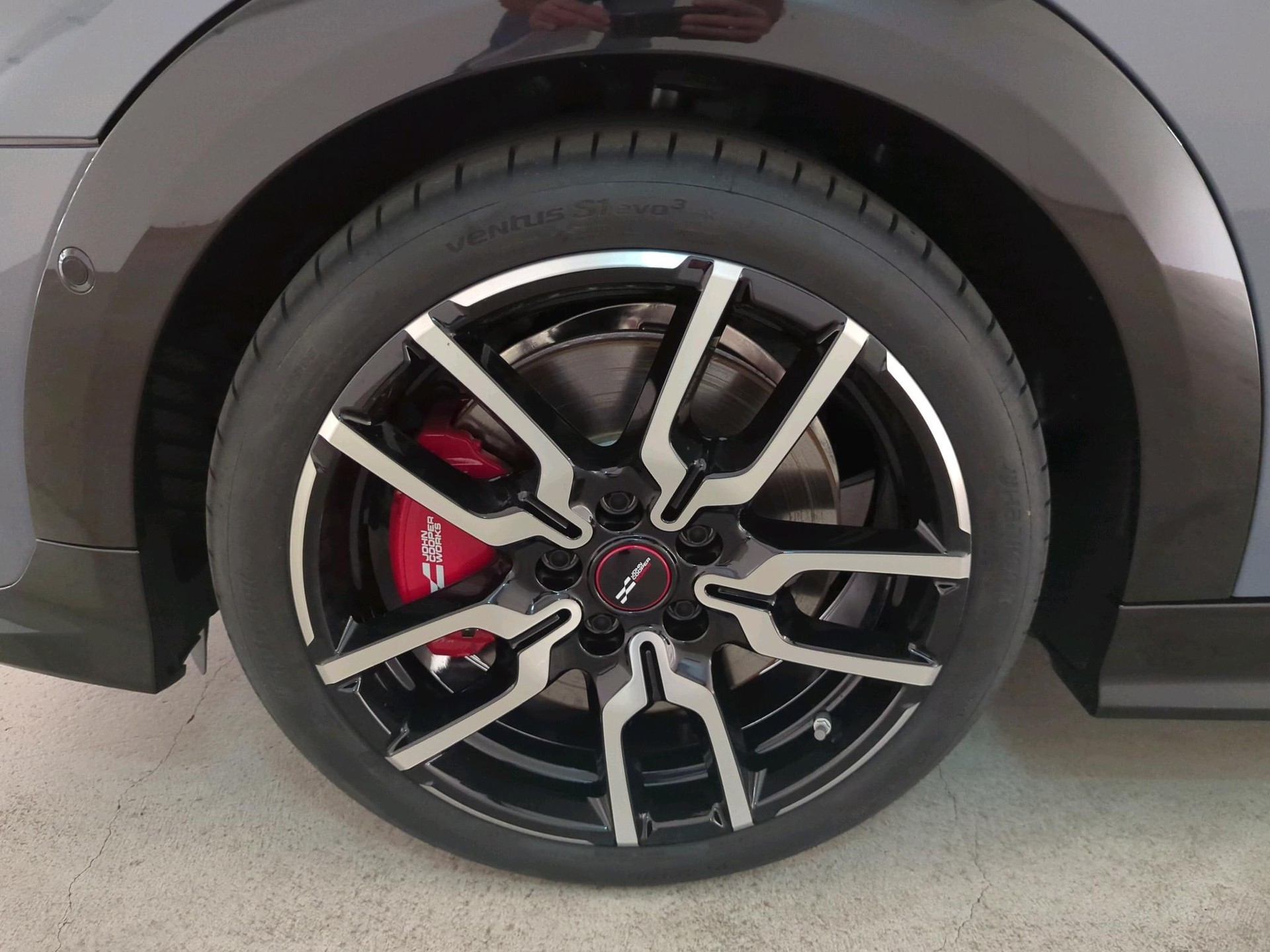 MINI John Cooper Works Cabrio-image-7