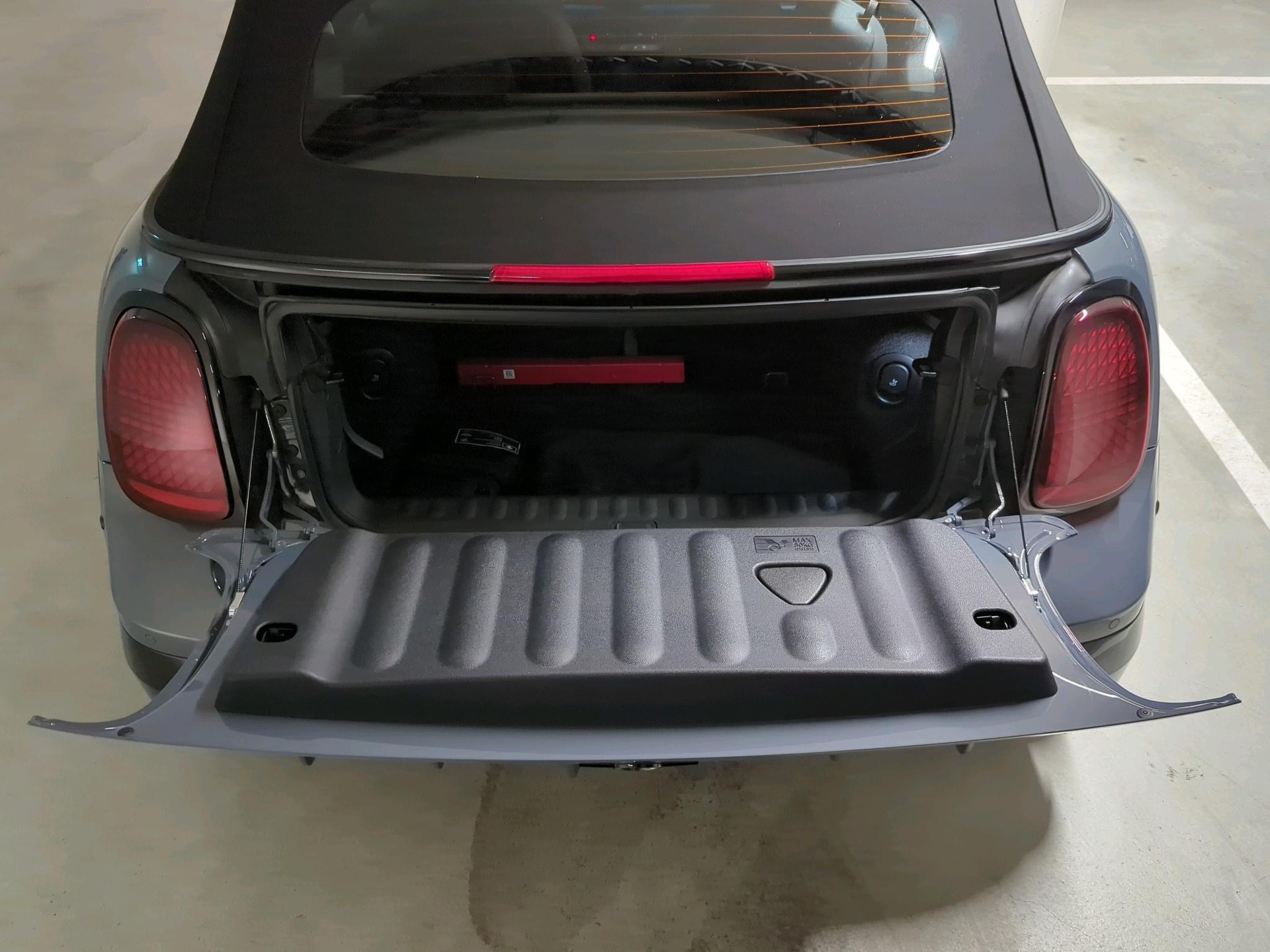 MINI John Cooper Works Cabrio-image-15