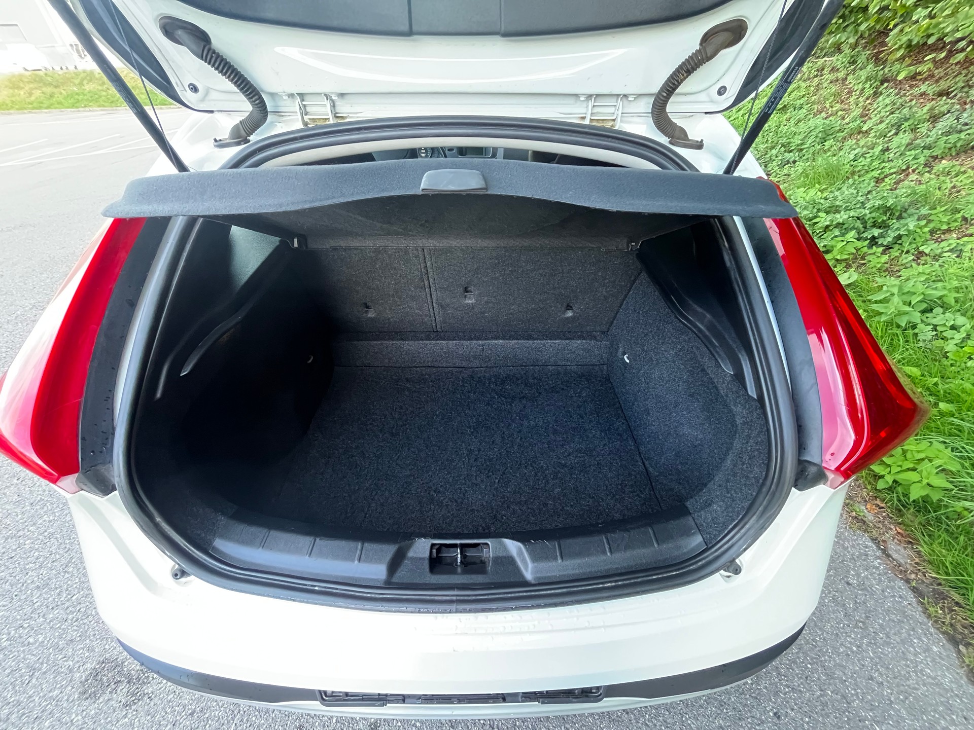 VOLVO V40 Cross Country T4 2.0 AWD Summum Geartronic-image-11