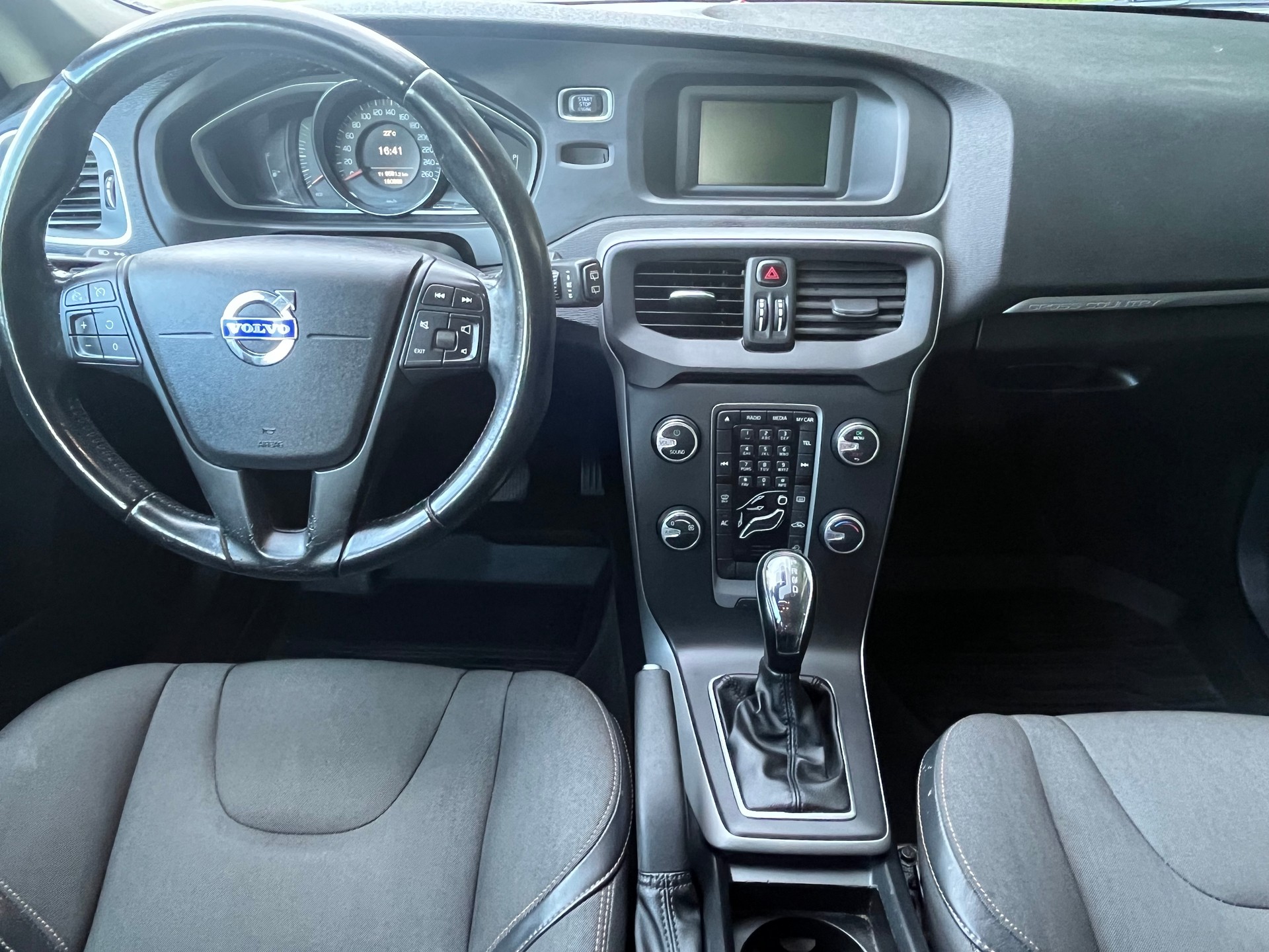 VOLVO V40 Cross Country T4 2.0 AWD Summum Geartronic-image-5