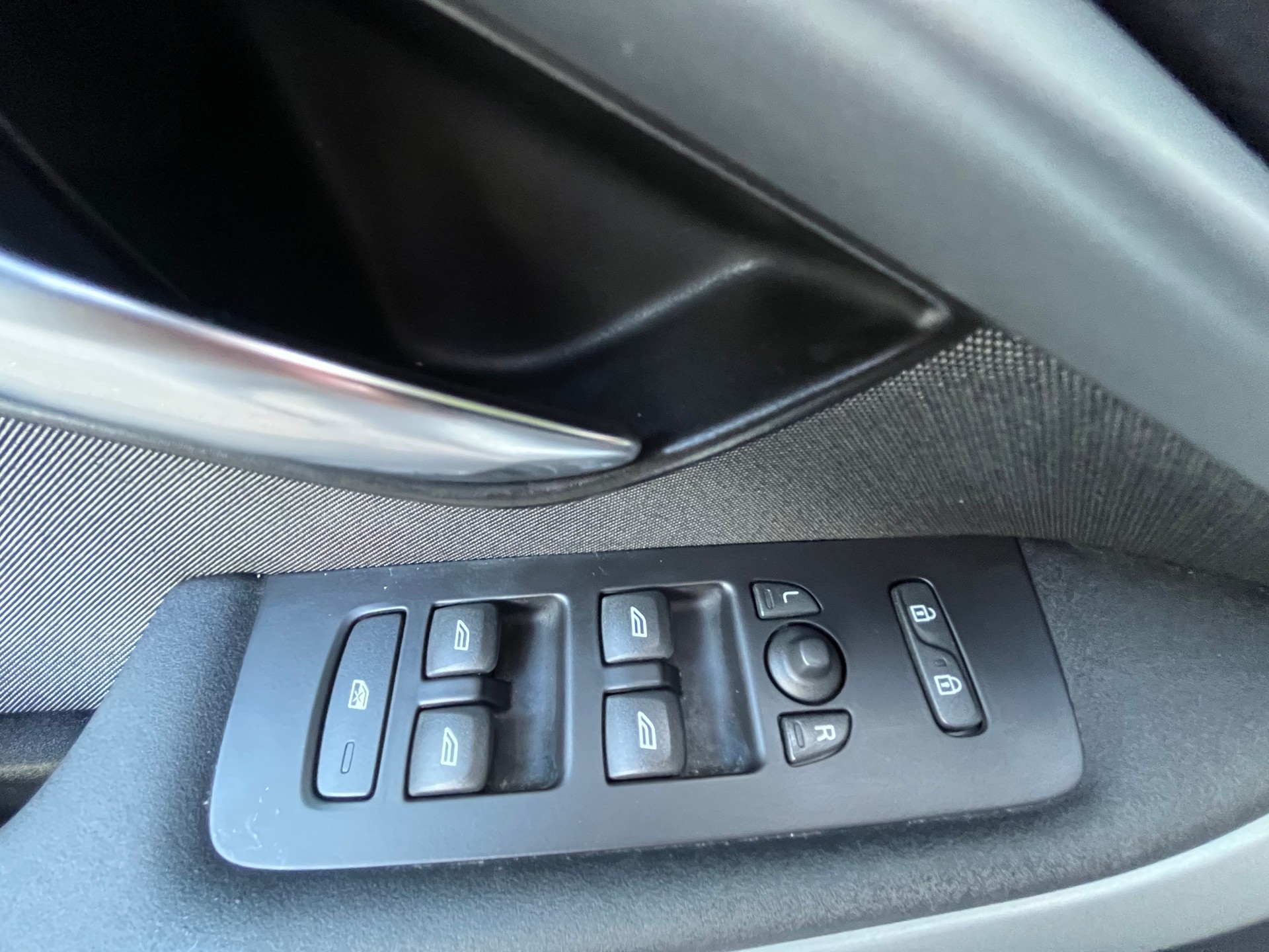 VOLVO V40 Cross Country T4 2.0 AWD Summum Geartronic-image-13