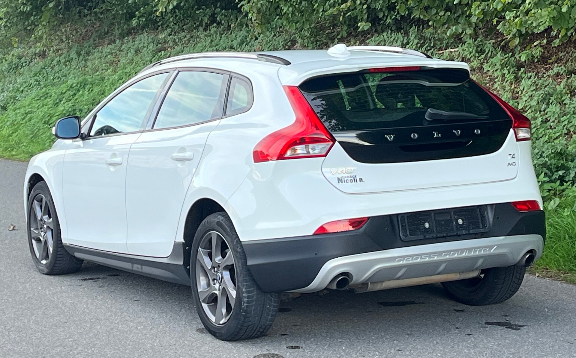 VOLVO V40 Cross Country T4 2.0 AWD Summum Geartronic-image-2