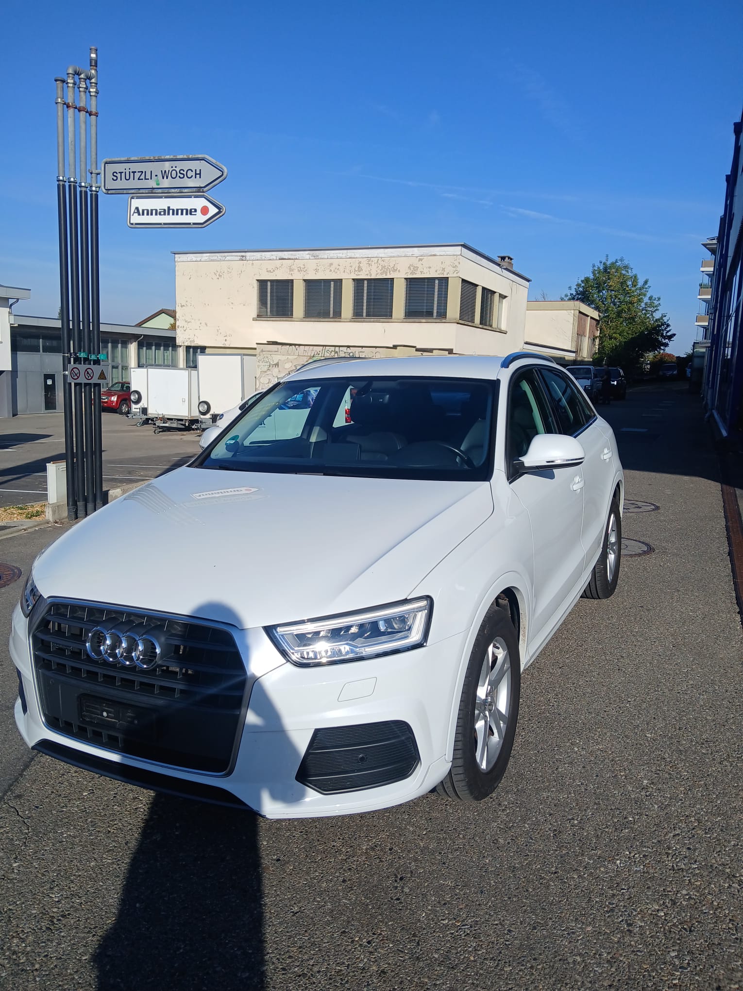 AUDI Q3 2.0 TFSI quattro S-tronic-image-1