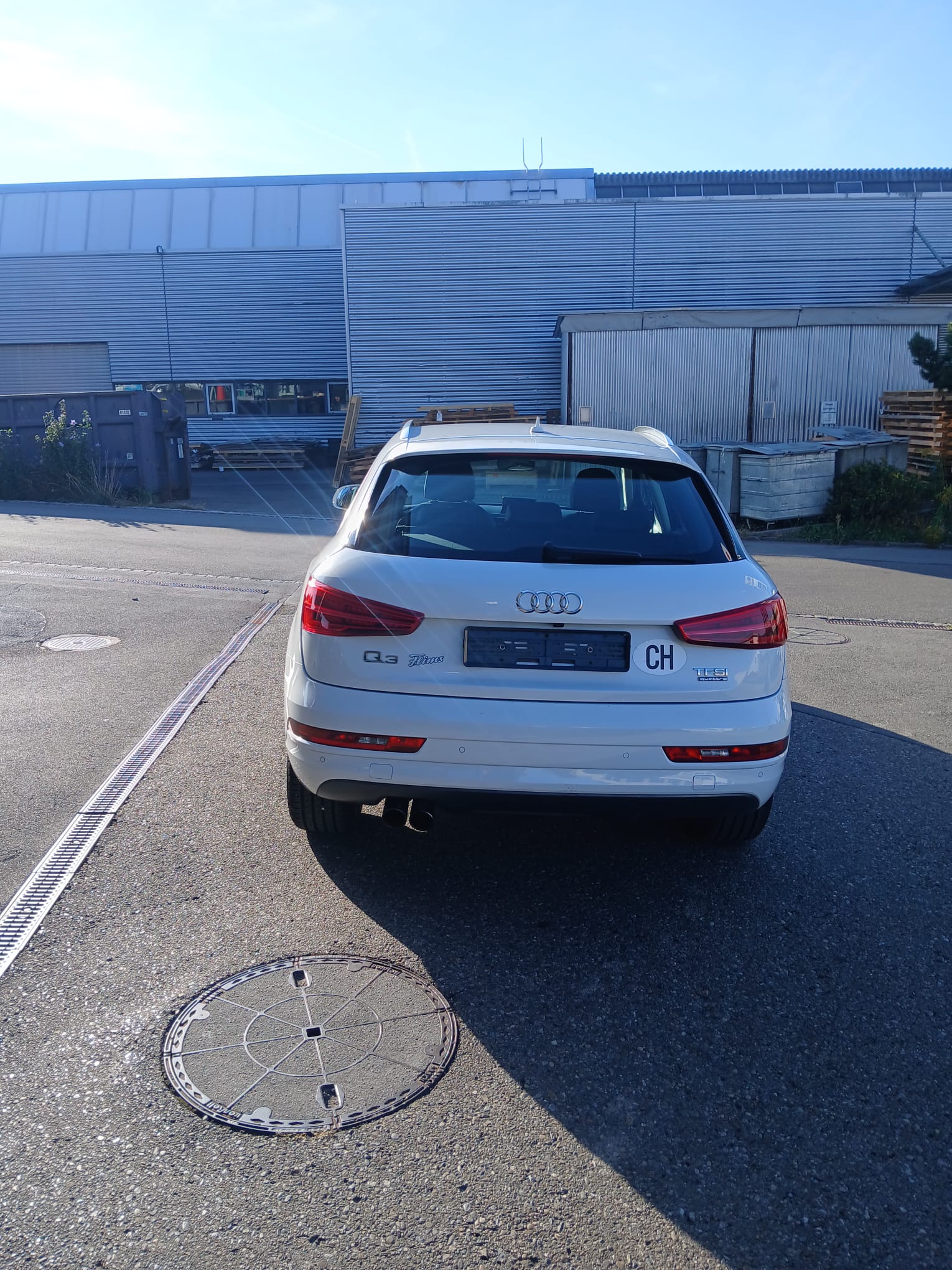 AUDI Q3 2.0 TFSI quattro S-tronic-image-8