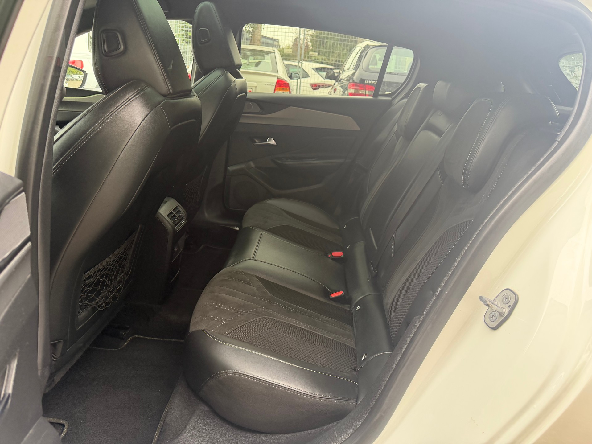 PEUGEOT 308 1.5 BlueHDI GT EAT8 ** G. Navi * LED * Klima-auto * MF-Lenkrad - Tempomat * PDC V&H * Ab MFK-image-6
