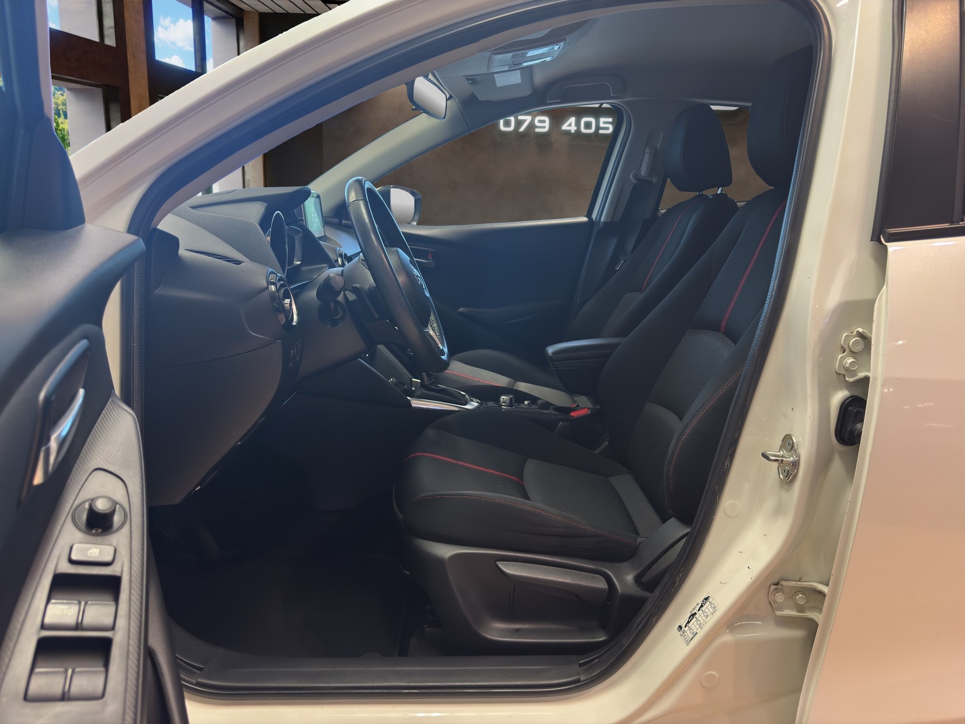 MAZDA 2 1.5i 16V Skyactiv-G Revolution Drive-image-8