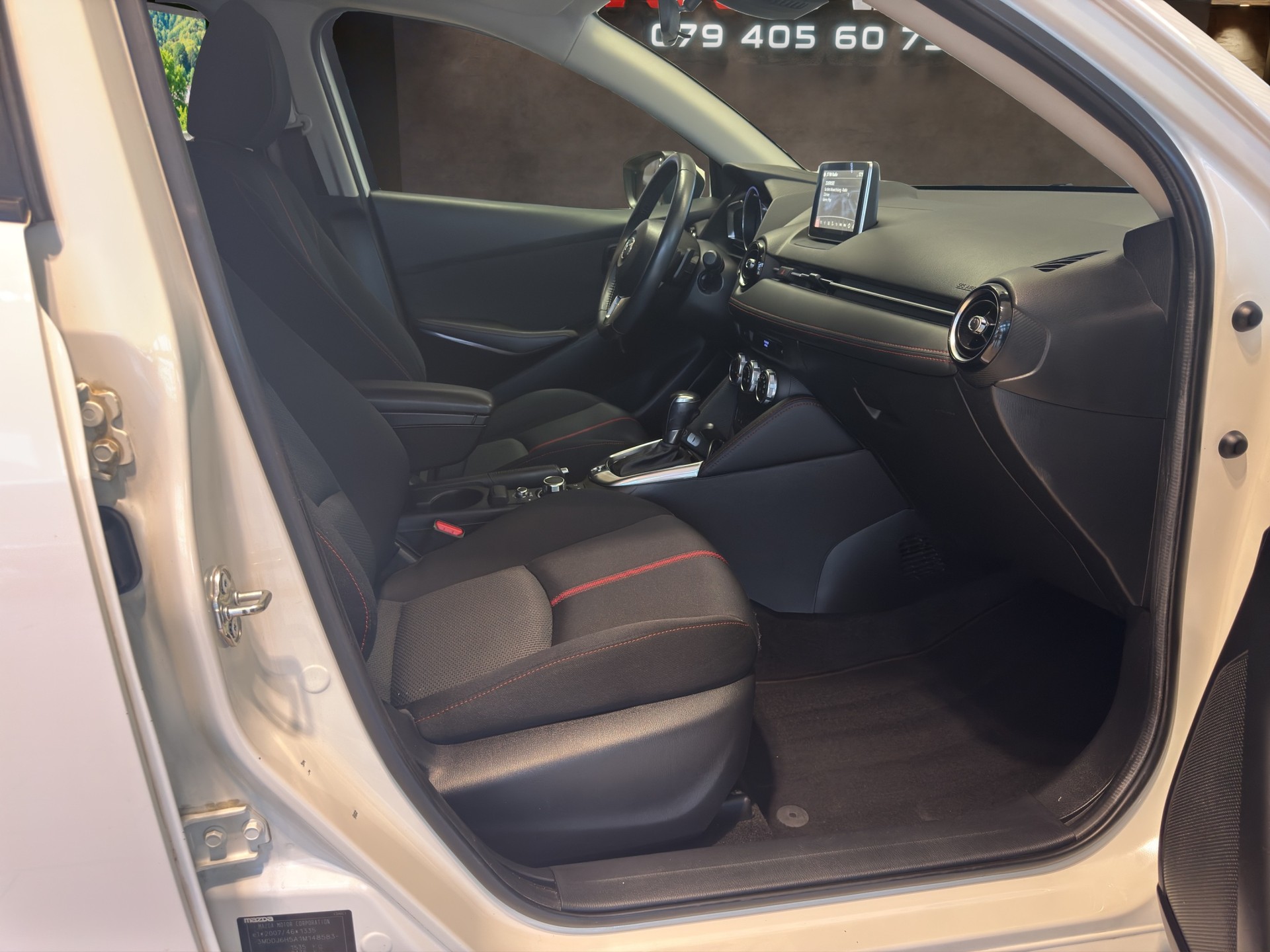 MAZDA 2 1.5i 16V Skyactiv-G Revolution Drive-image-9