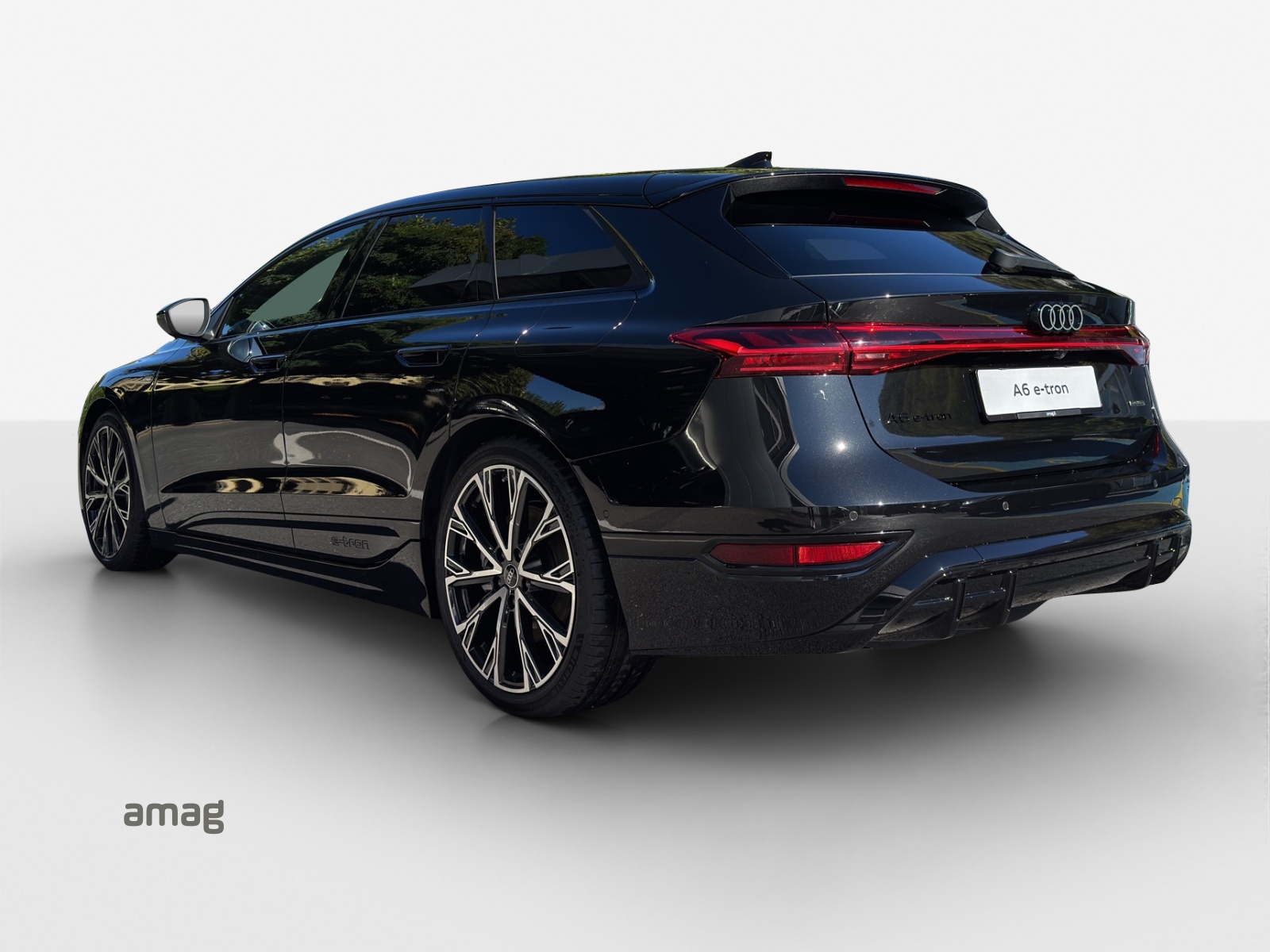 AUDI A6 Avant e-tron quattro-showroom-element-2