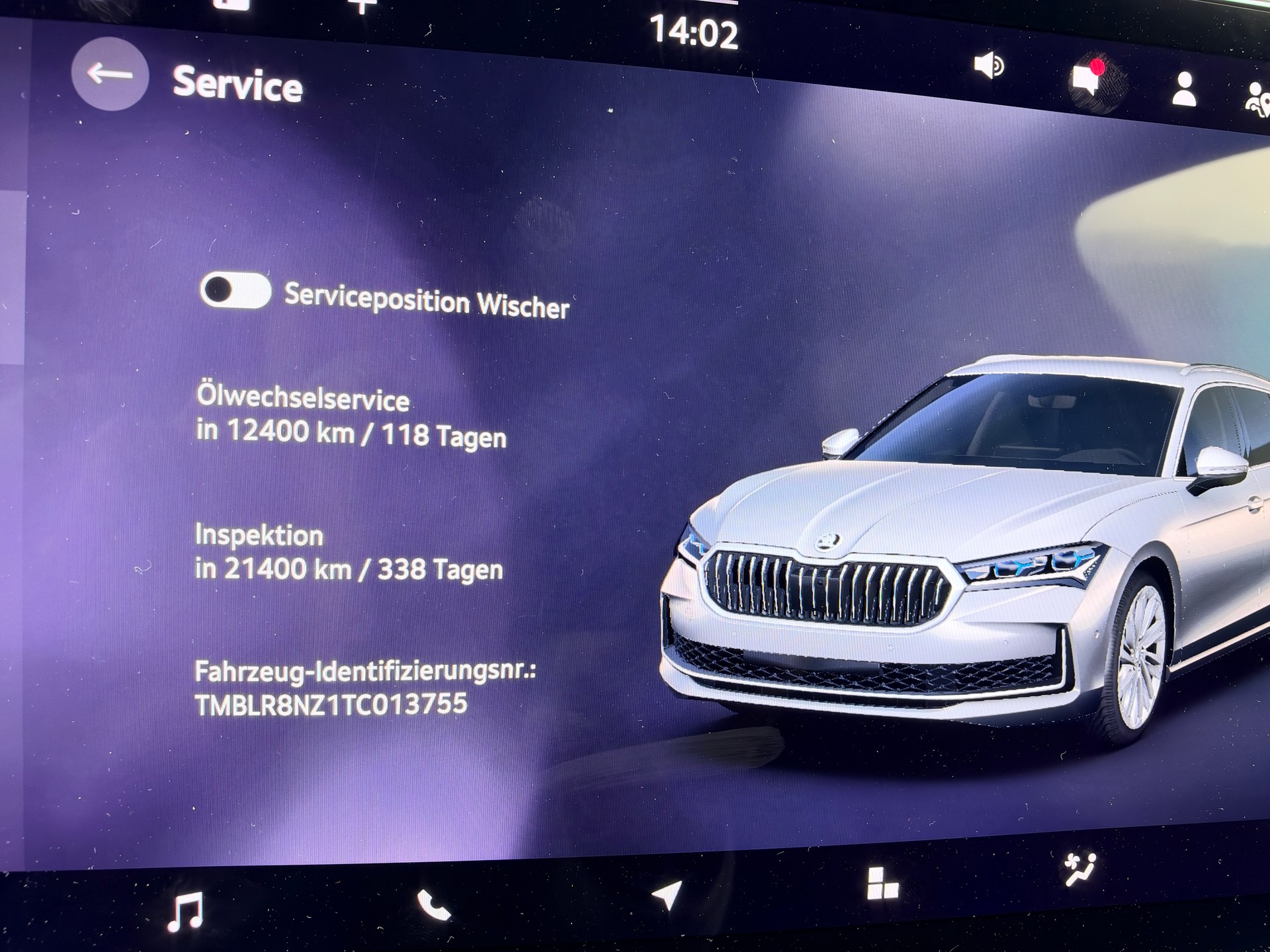 SKODA Superb Combi 2.0 TDi Selection 4x4 DSG. AHK 2.2 To. CH-Fahrzeug Modell 2026-image-12