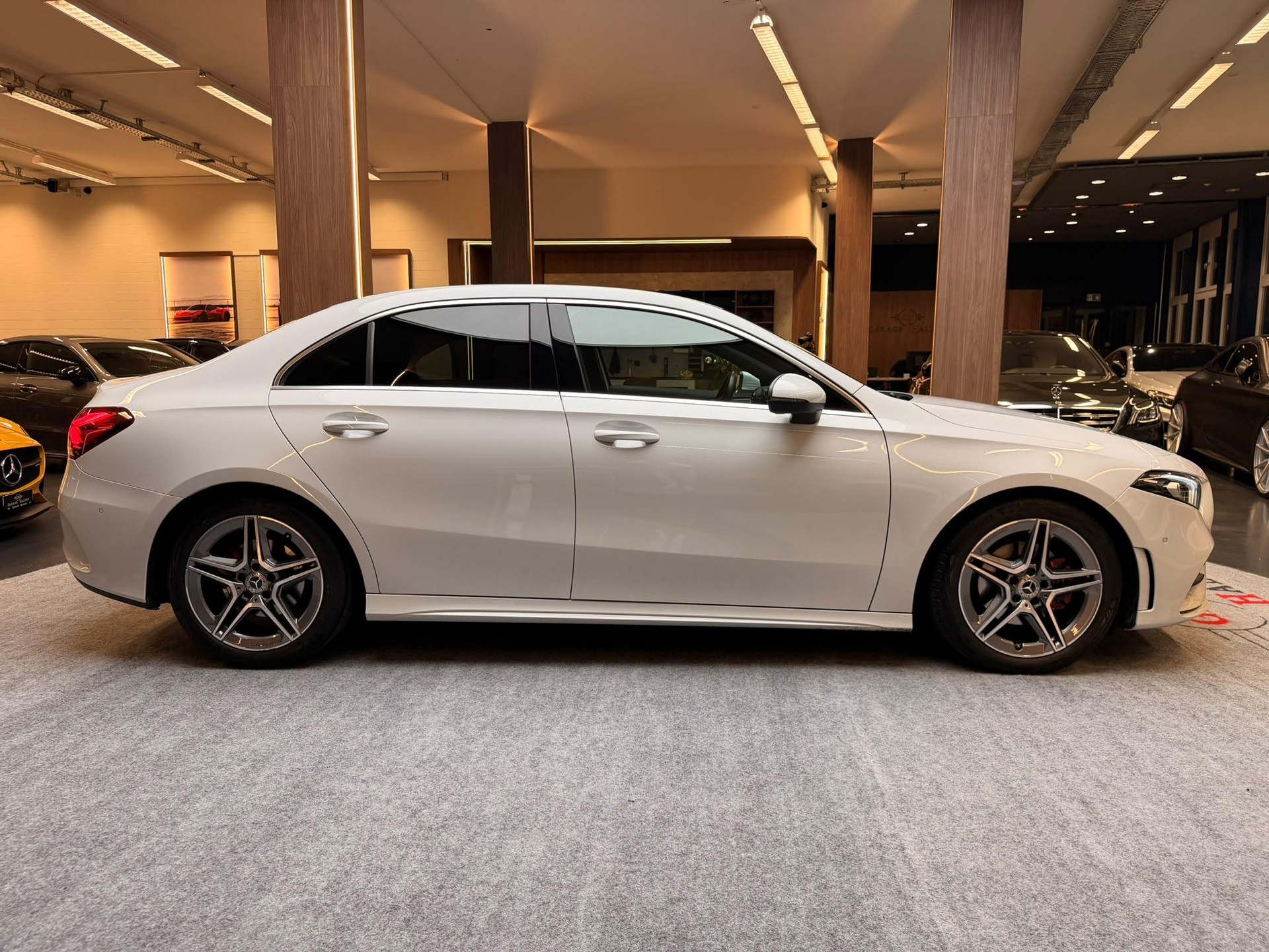 MERCEDES-BENZ A-Klasse V177 Limousine A 200 AMG Line-image-8