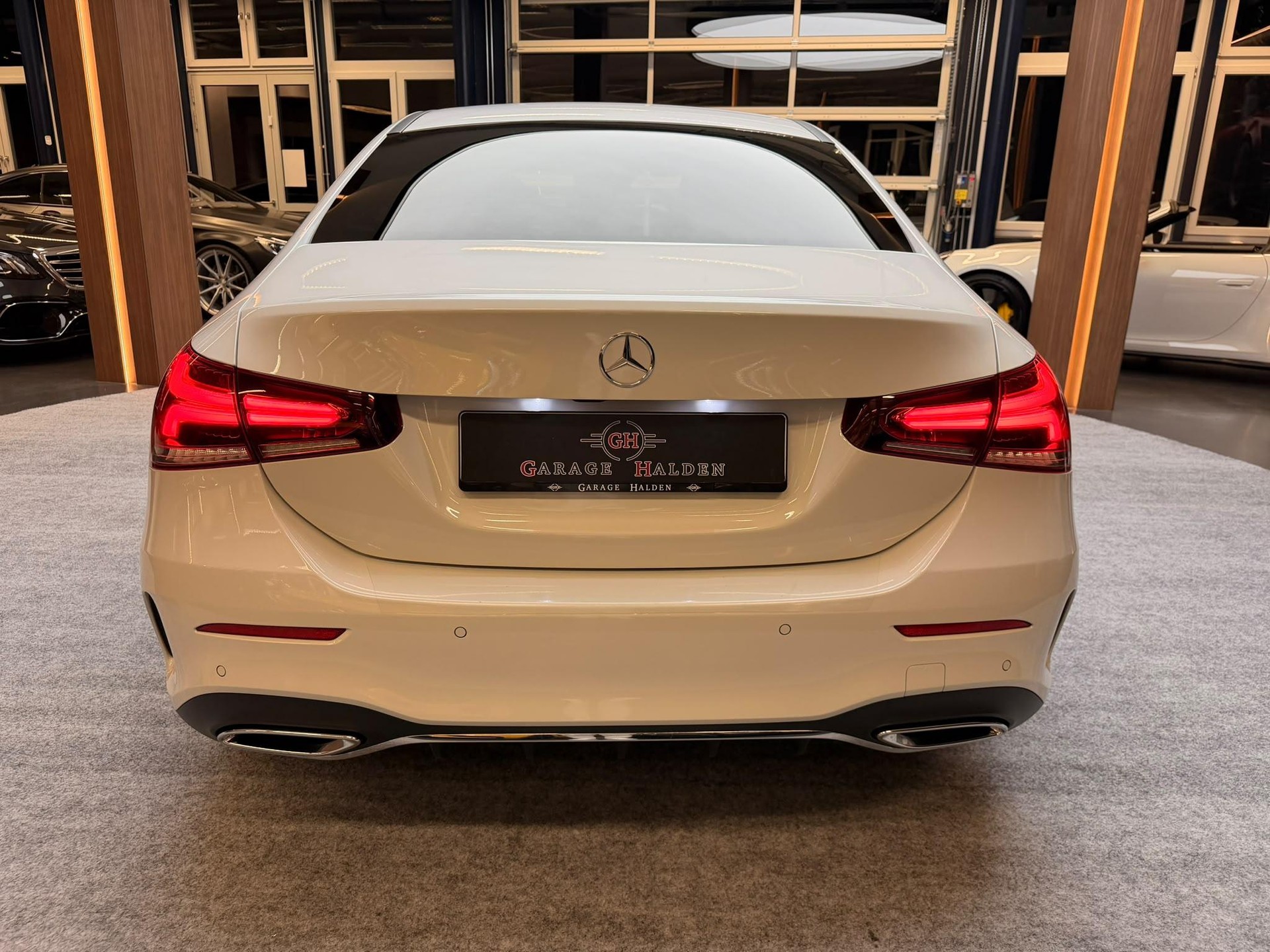 MERCEDES-BENZ A-Klasse V177 Limousine A 200 AMG Line-image-6