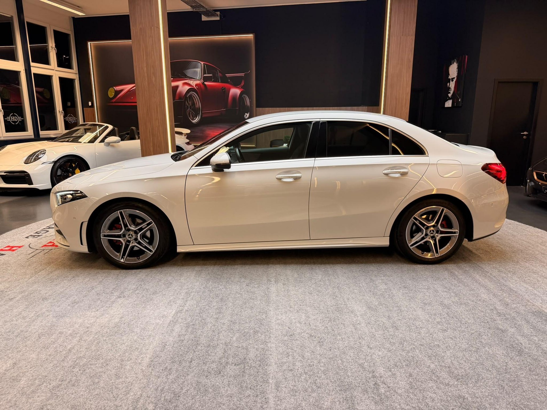 MERCEDES-BENZ A-Klasse V177 Limousine A 200 AMG Line-image-4