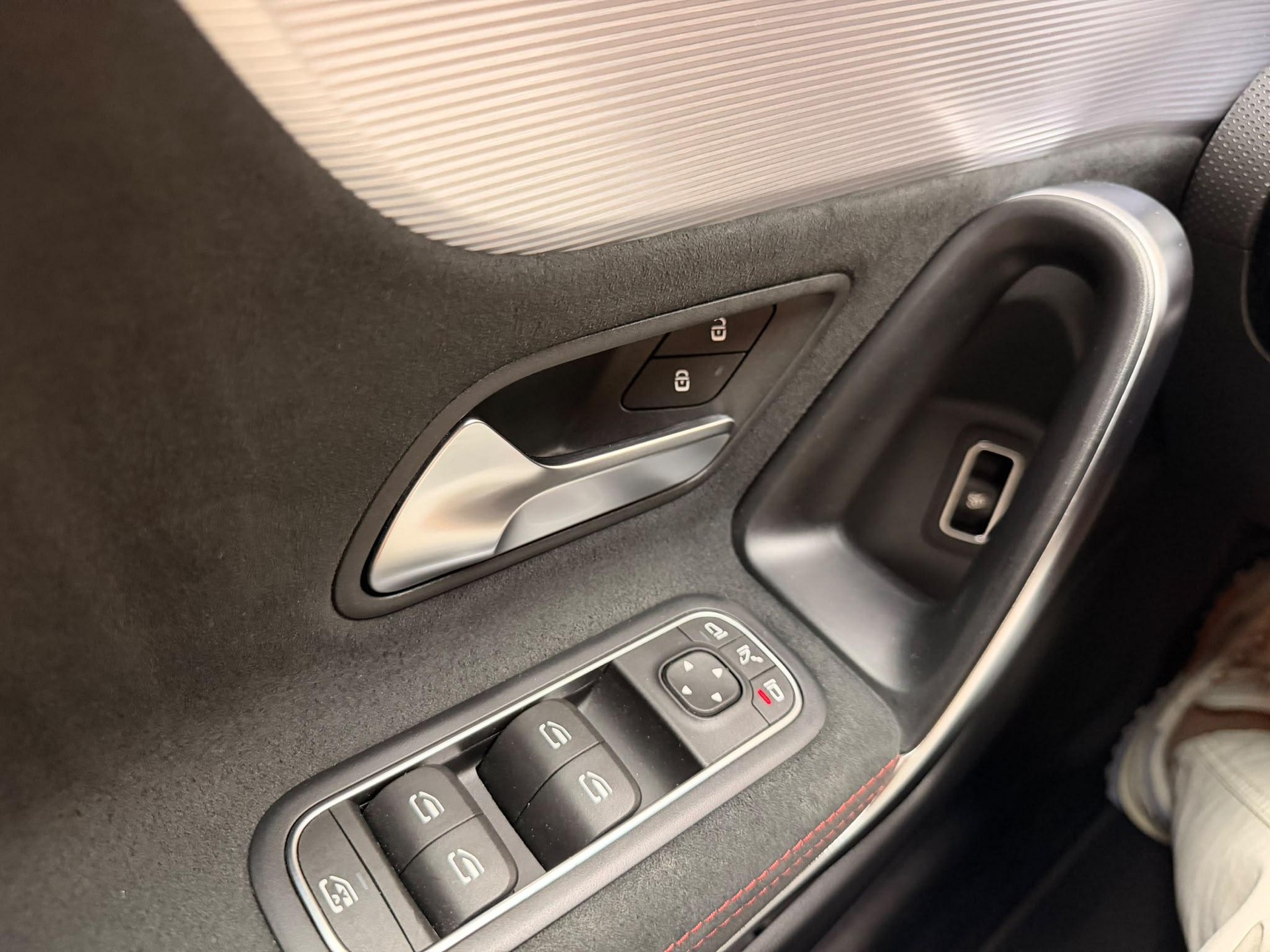 MERCEDES-BENZ A-Klasse V177 Limousine A 200 AMG Line-image-24