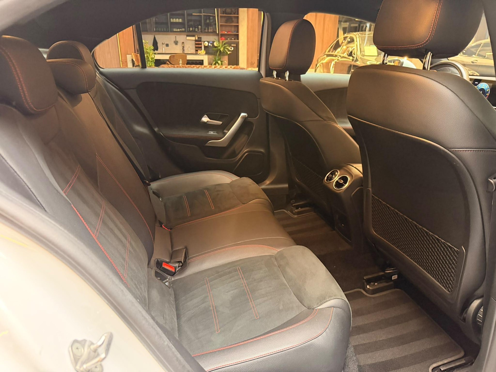 MERCEDES-BENZ A-Klasse V177 Limousine A 200 AMG Line-image-11