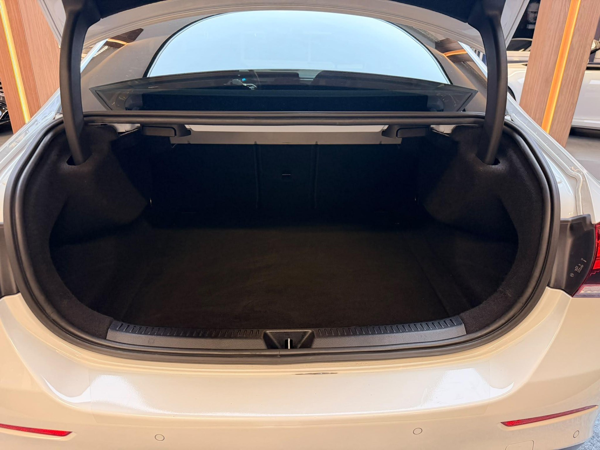 MERCEDES-BENZ A-Klasse V177 Limousine A 200 AMG Line-image-20
